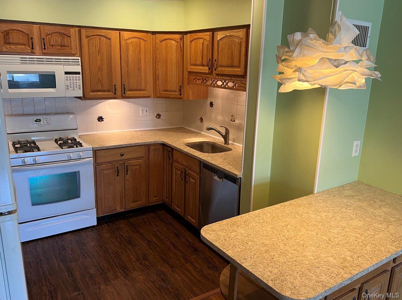 Single Family Delaware Avenue Staten Island, NY 10305, MLS-1006740-34