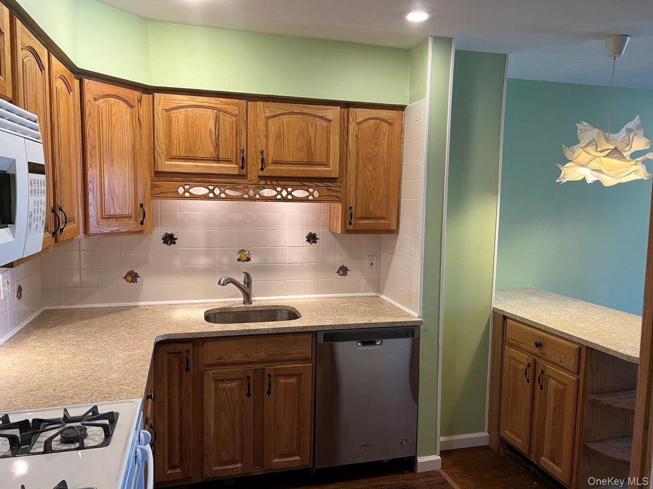 Single Family Delaware Avenue Staten Island, NY 10305, MLS-1006740-35