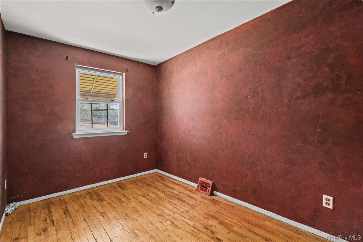 Single Family Burke Bronx, NY 10469, MLS-1006824-10