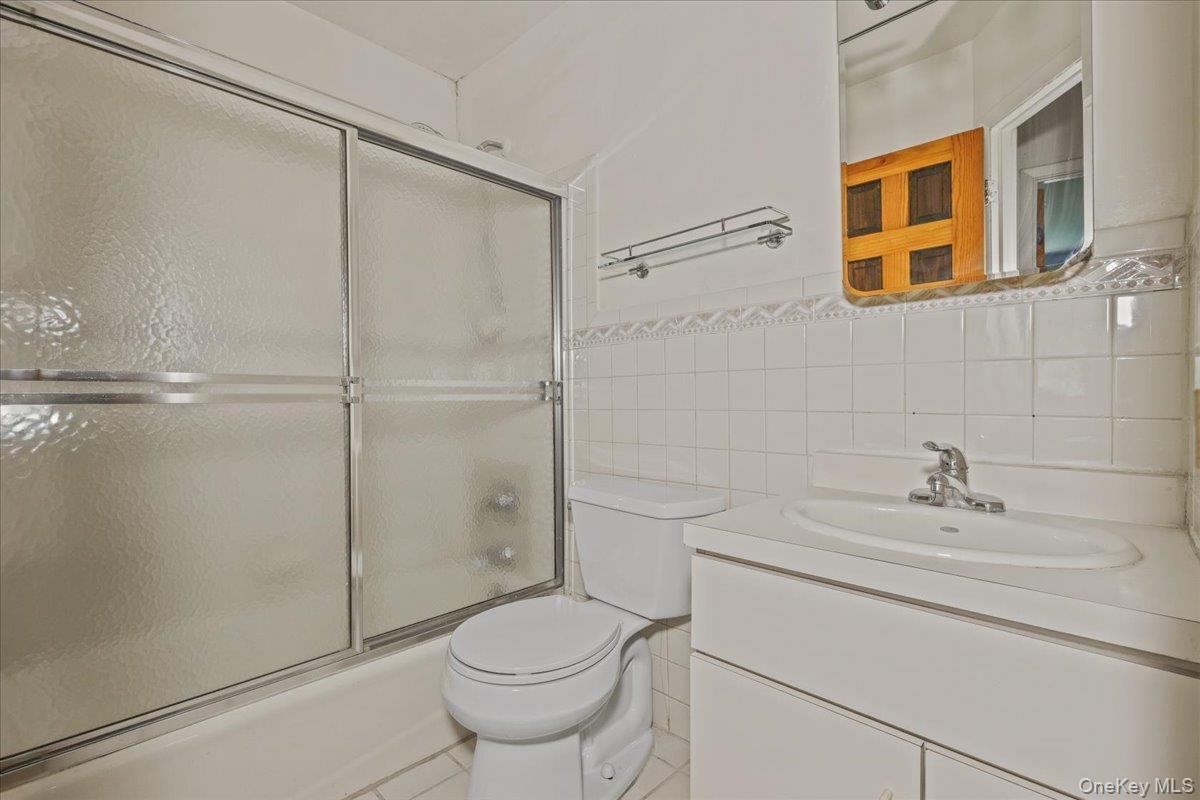 Single Family Burke Bronx, NY 10469, MLS-1006824-13