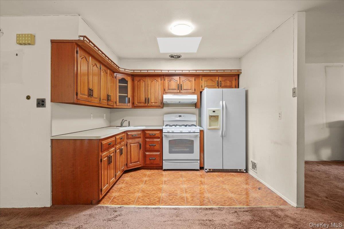 Single Family Burke Bronx, NY 10469, MLS-1006824-17