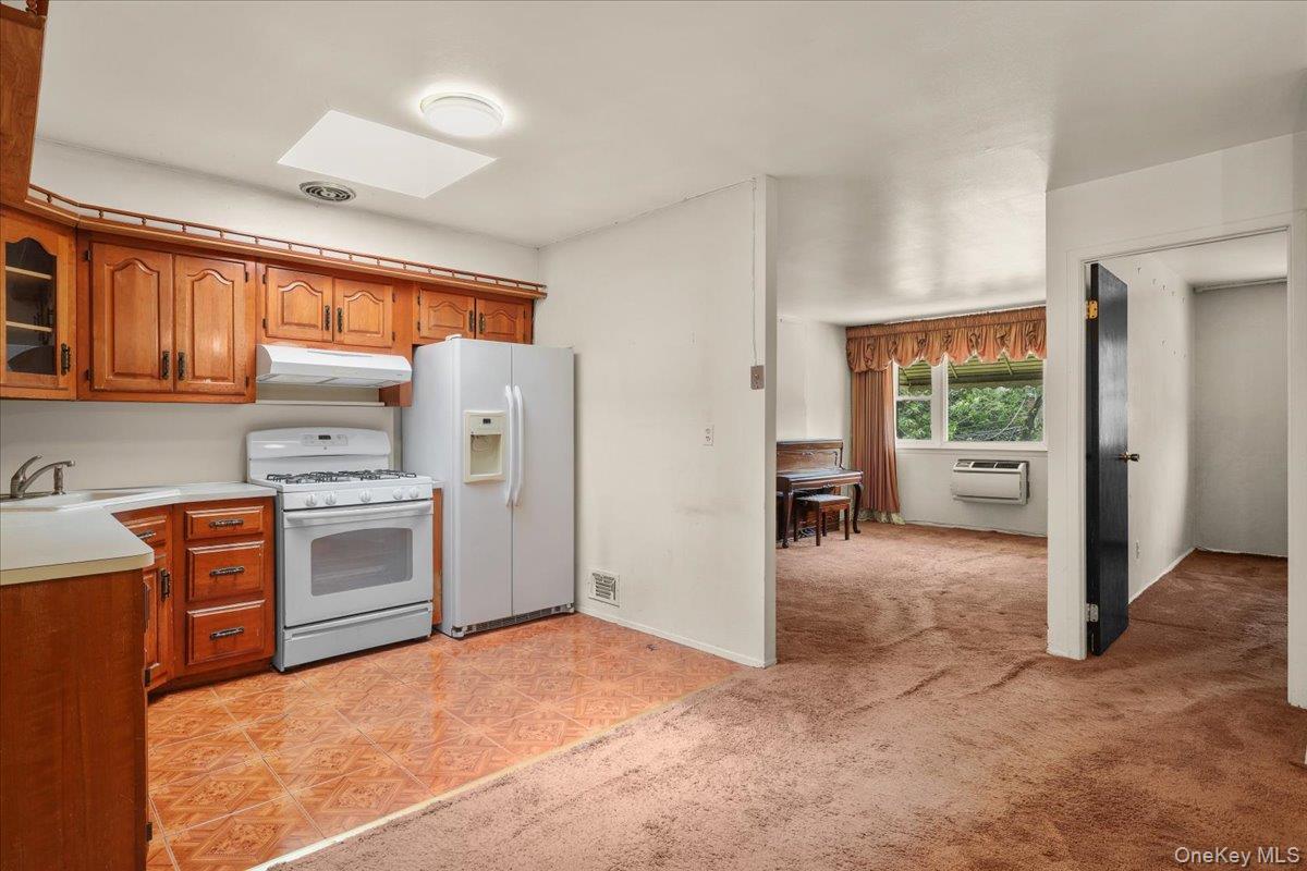 Single Family Burke Bronx, NY 10469, MLS-1006824-18