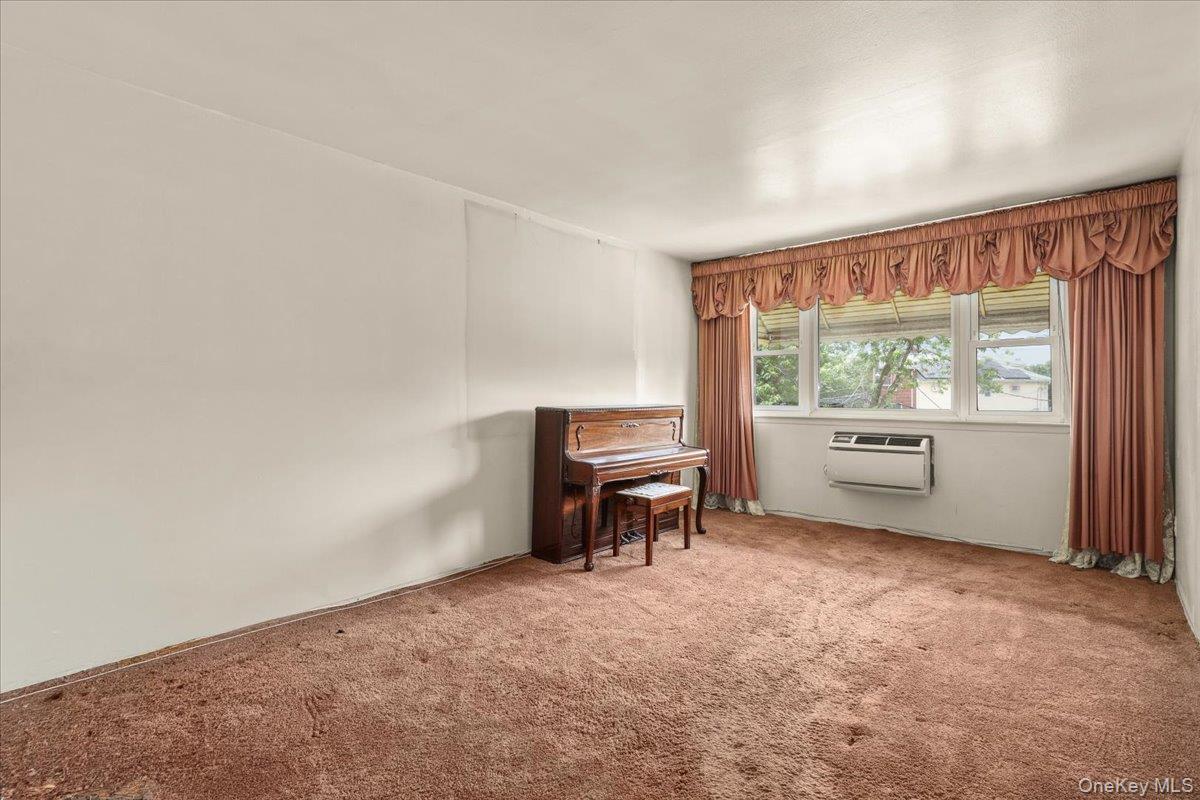 Single Family Burke Bronx, NY 10469, MLS-1006824-19