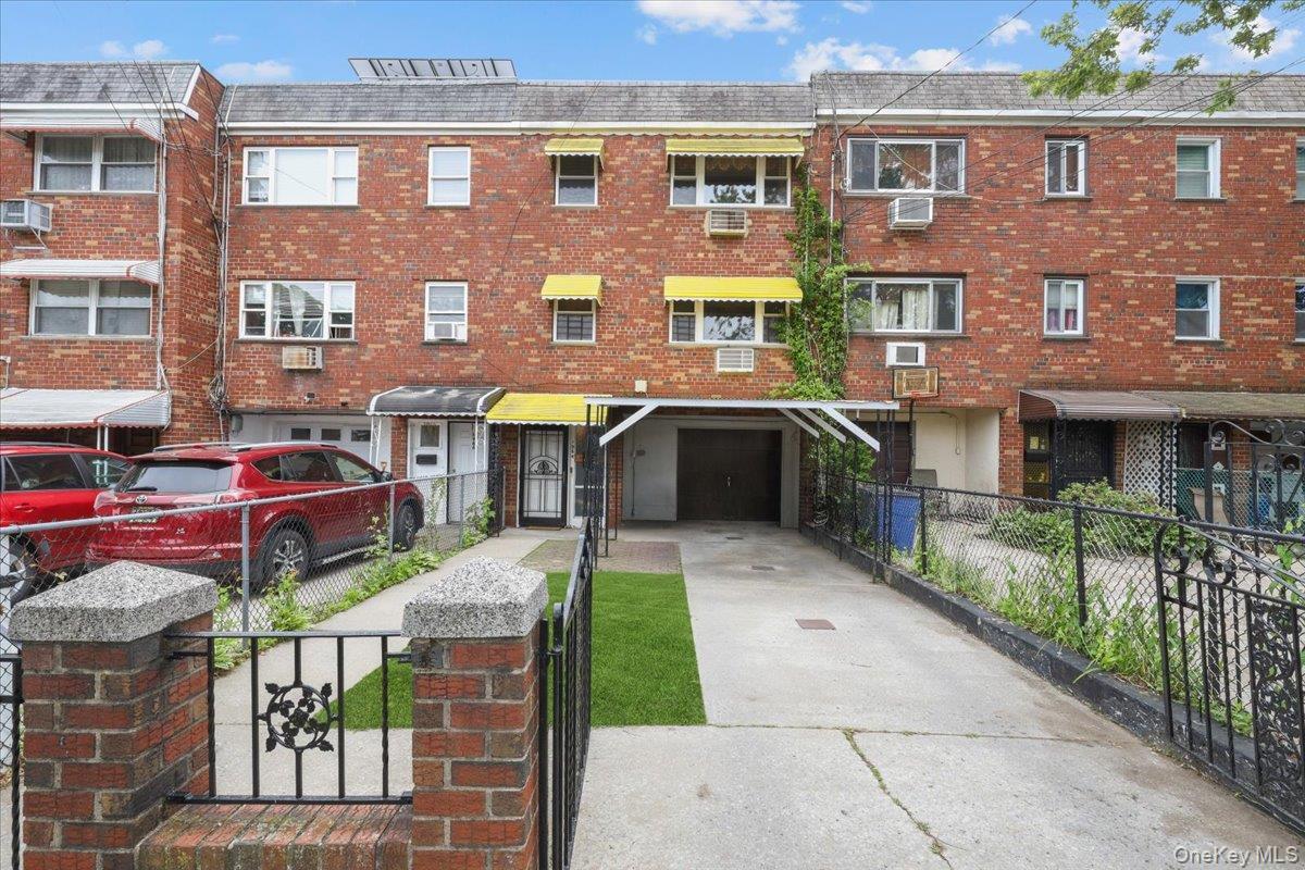 Single Family Burke Bronx, NY 10469, MLS-1006824-2