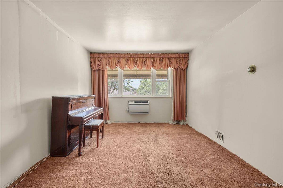 Single Family Burke Bronx, NY 10469, MLS-1006824-20
