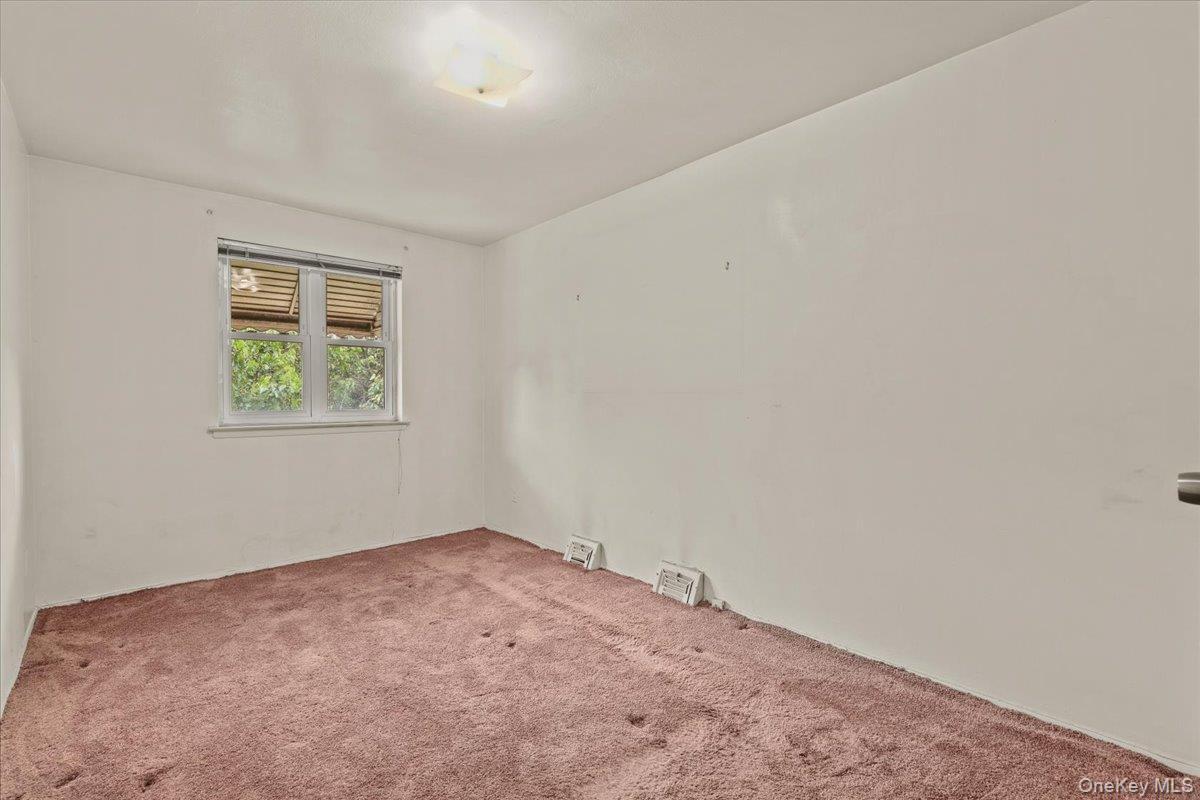 Single Family Burke Bronx, NY 10469, MLS-1006824-21