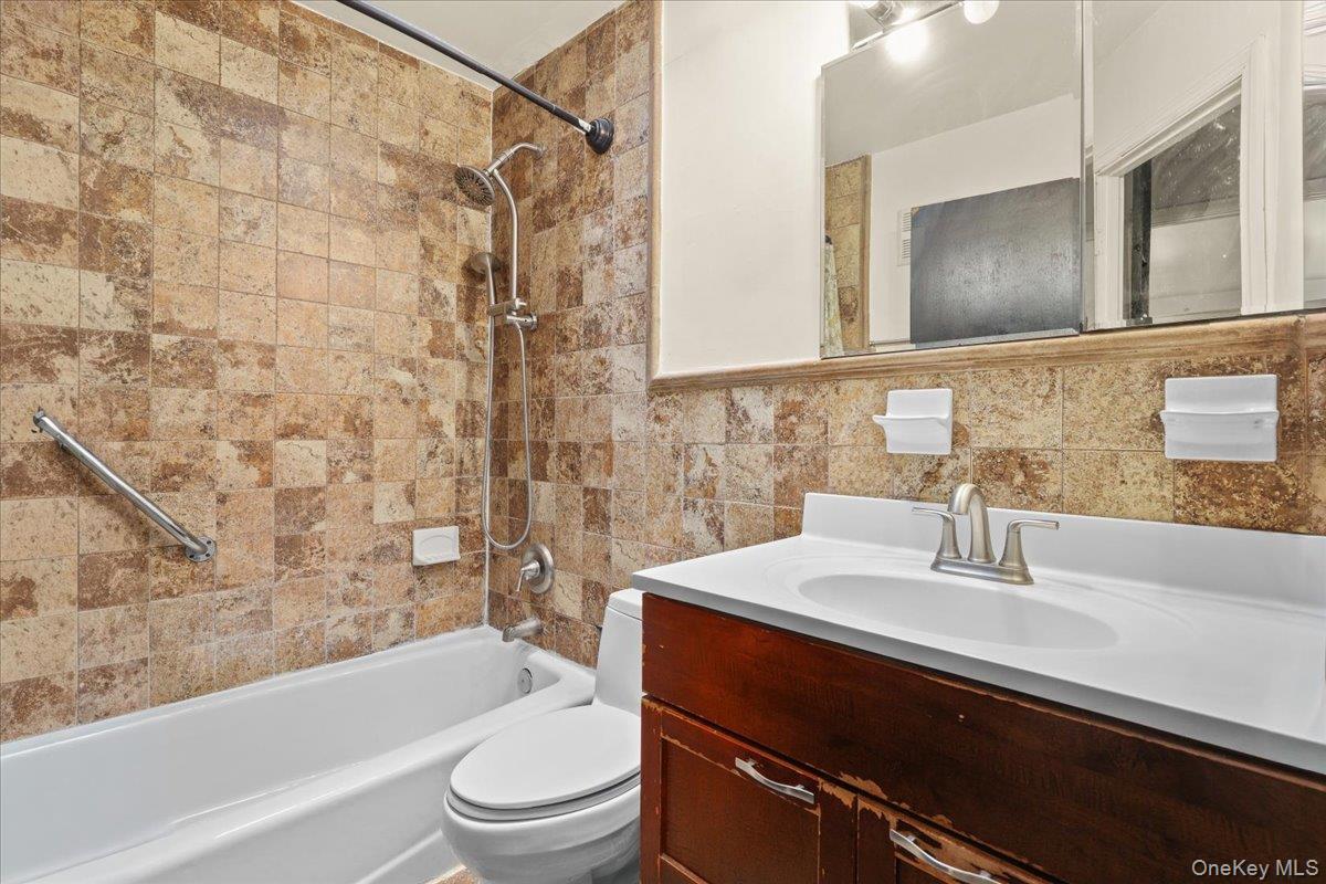 Single Family Burke Bronx, NY 10469, MLS-1006824-24