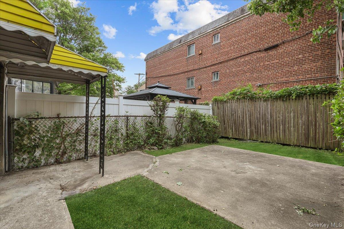 Single Family Burke Bronx, NY 10469, MLS-1006824-26