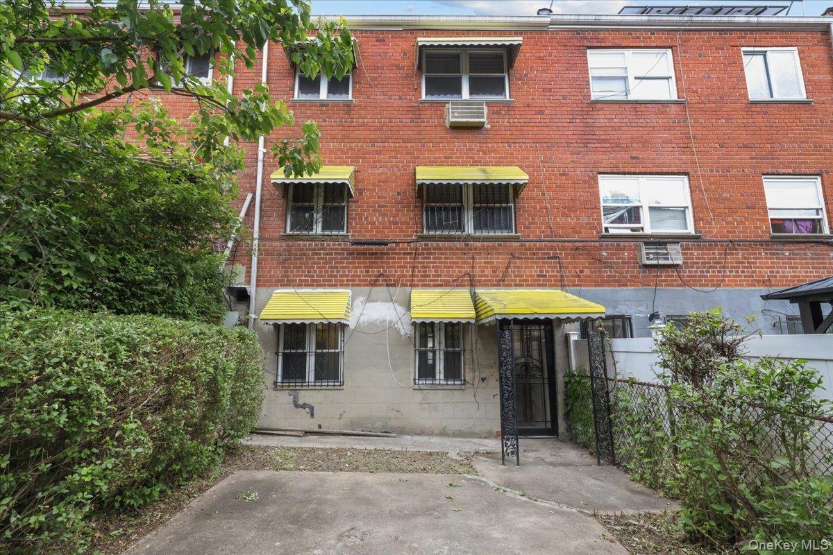 Single Family Burke Bronx, NY 10469, MLS-1006824-27