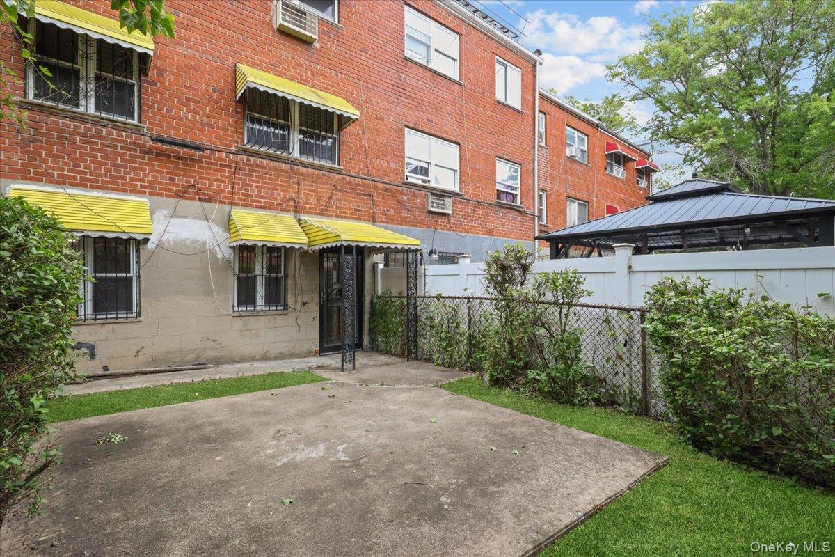 Single Family Burke Bronx, NY 10469, MLS-1006824-28
