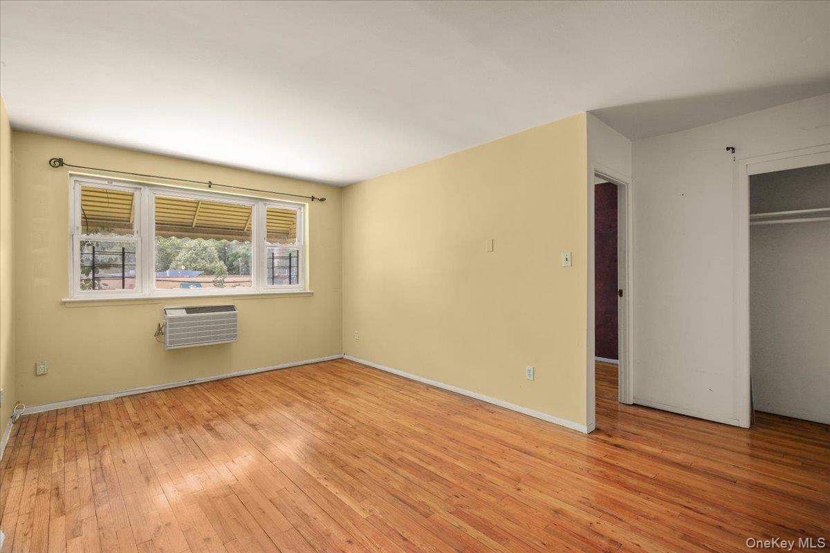 Single Family Burke Bronx, NY 10469, MLS-1006824-7