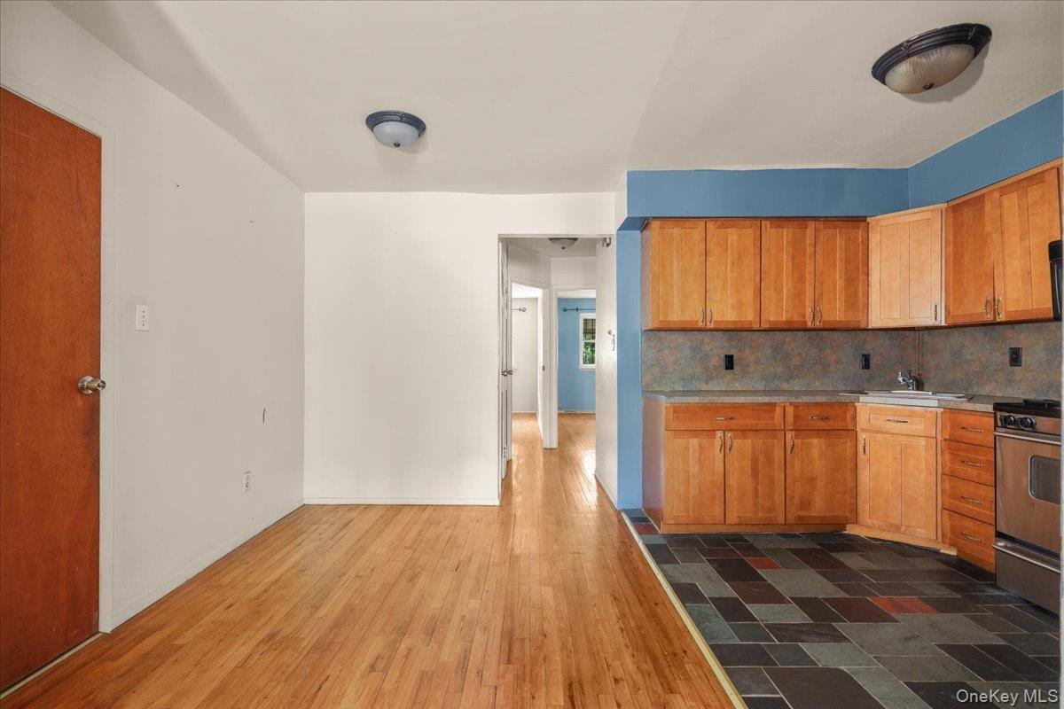Single Family Burke Bronx, NY 10469, MLS-1006824-9
