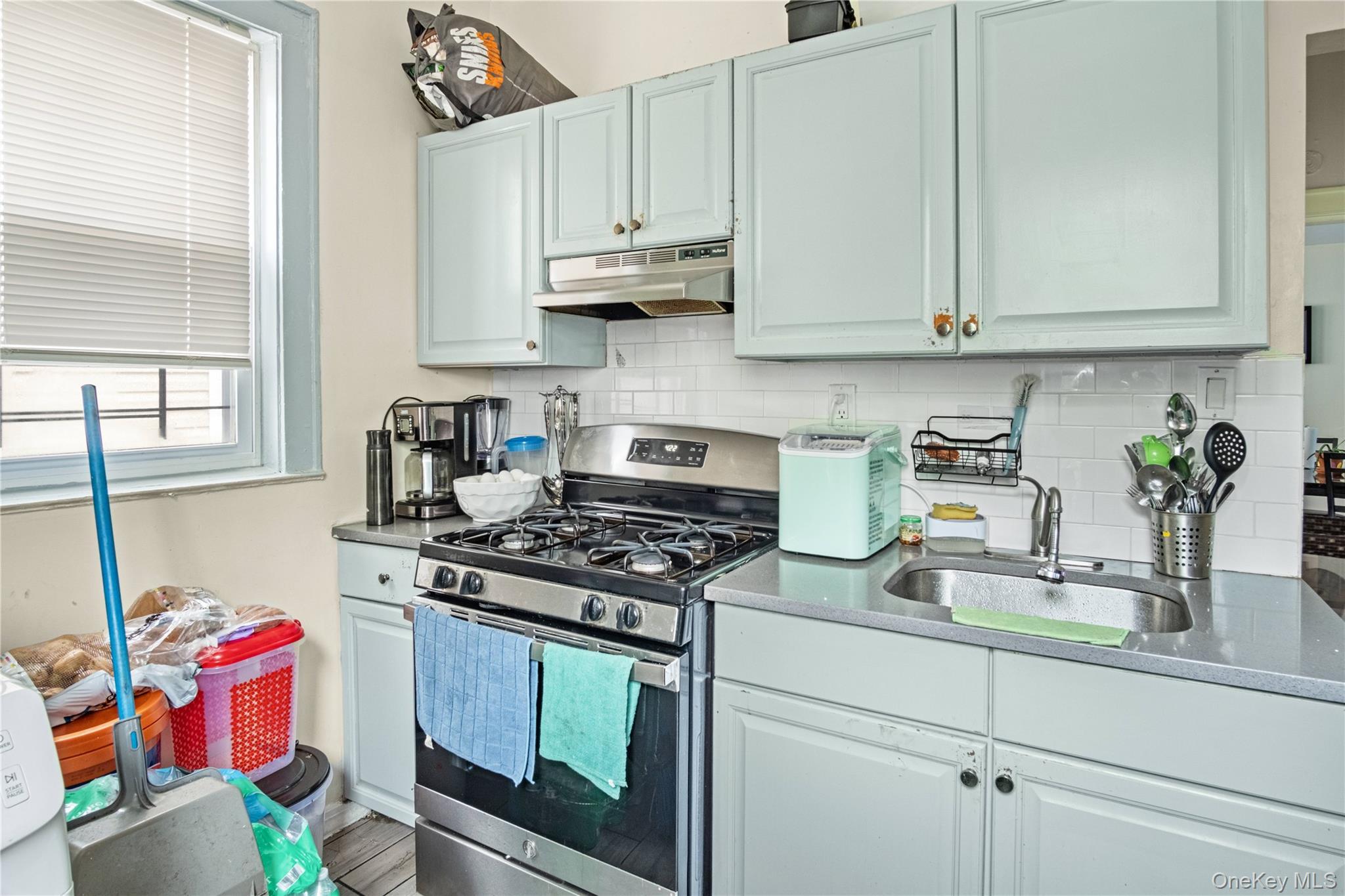 Single Family Calhoun  Bronx, NY 10465, MLS-1006825-28