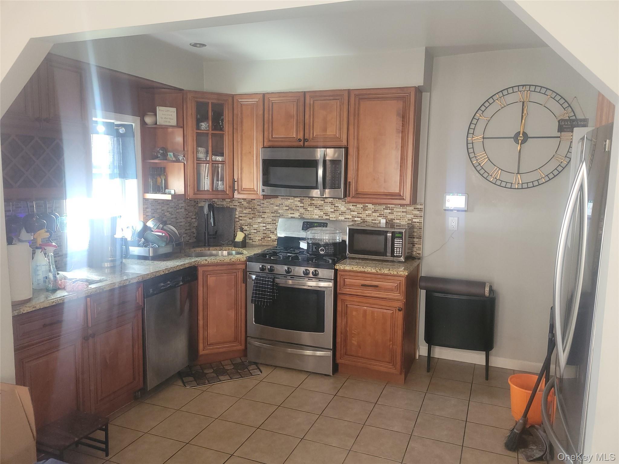 Single Family Woodhull Bronx, NY 10469, MLS-1006831-12