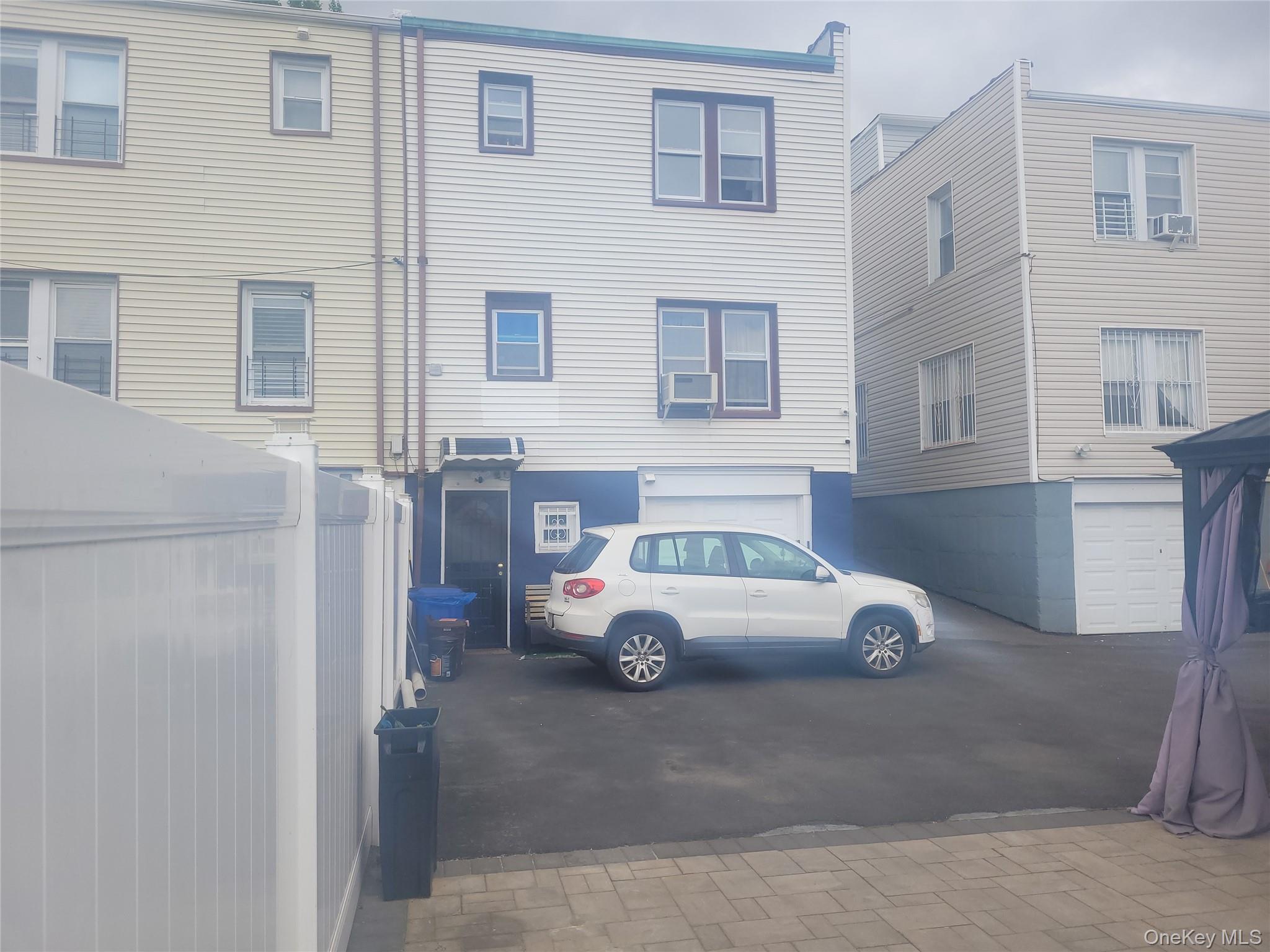 Single Family Woodhull Bronx, NY 10469, MLS-1006831-22