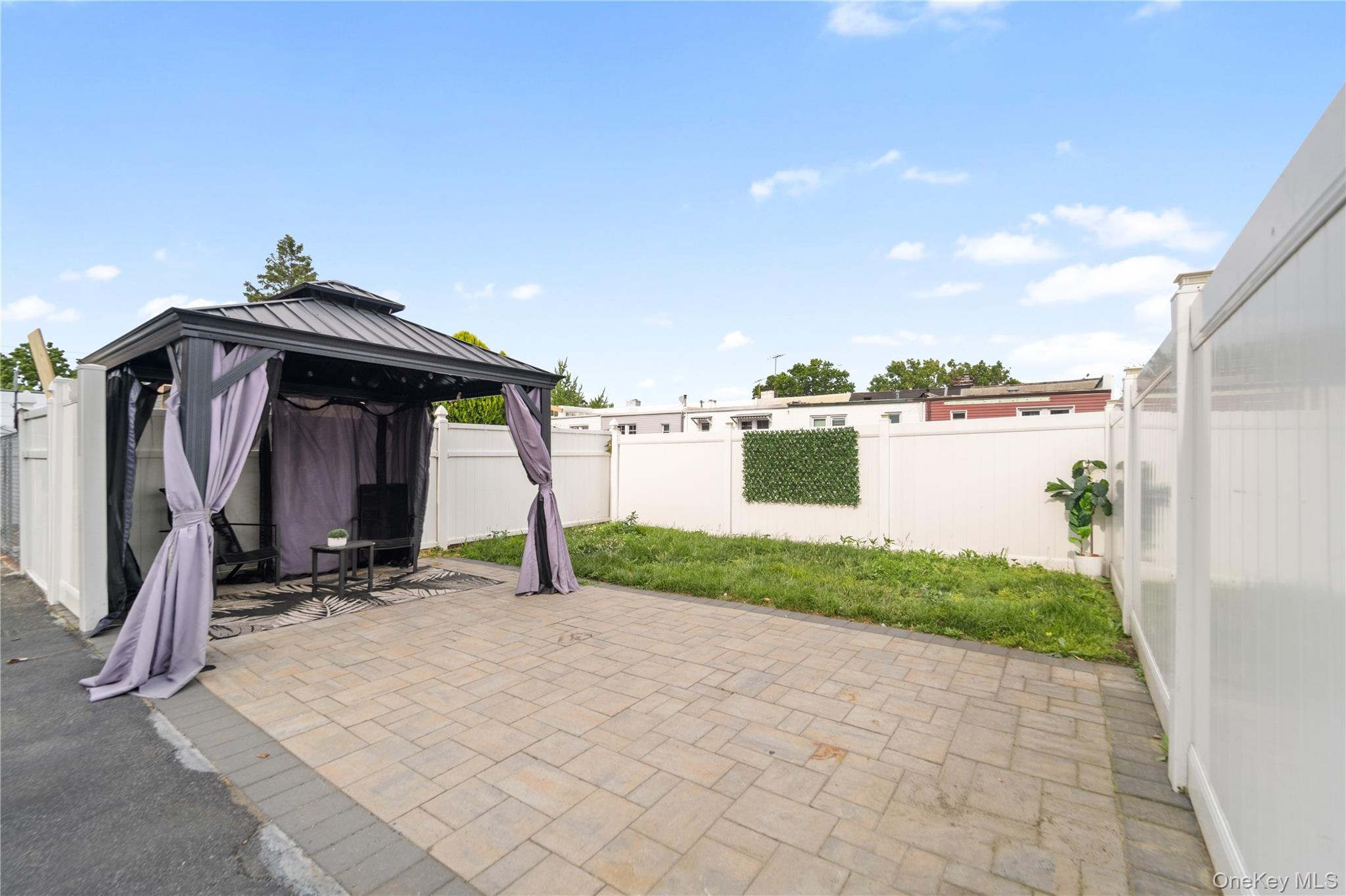 Single Family Woodhull Avenue Bronx, NY 10469, MLS-1006831-29