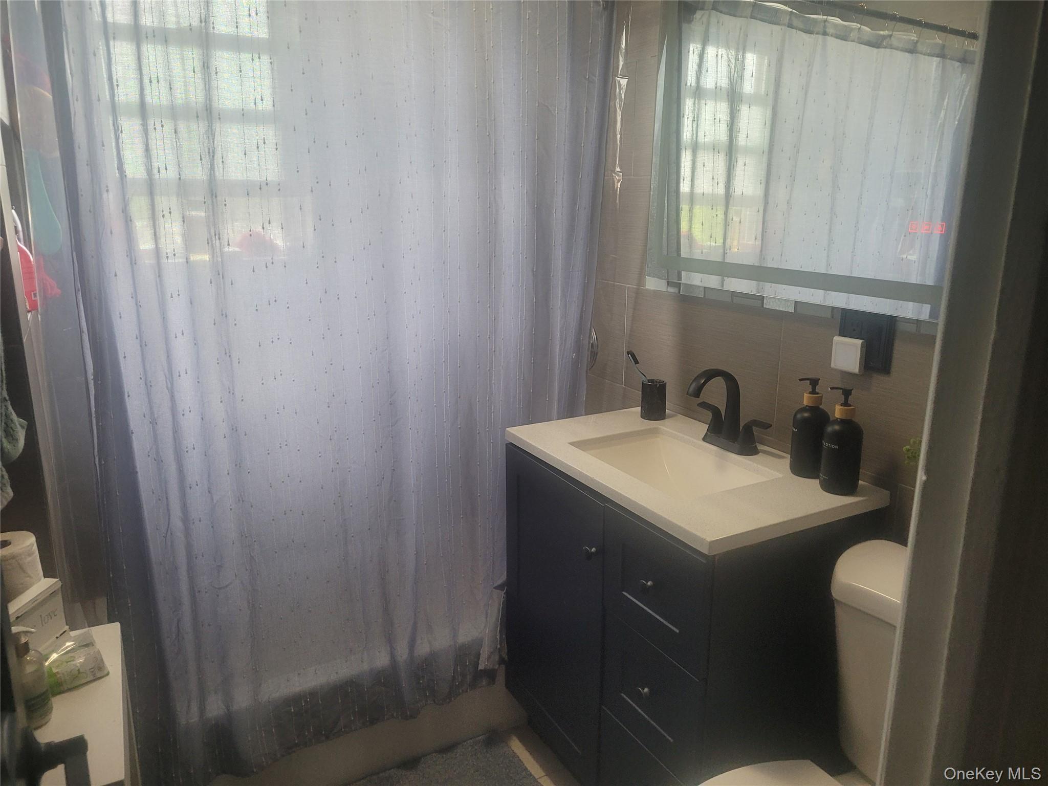 Single Family Woodhull Bronx, NY 10469, MLS-1006831-3