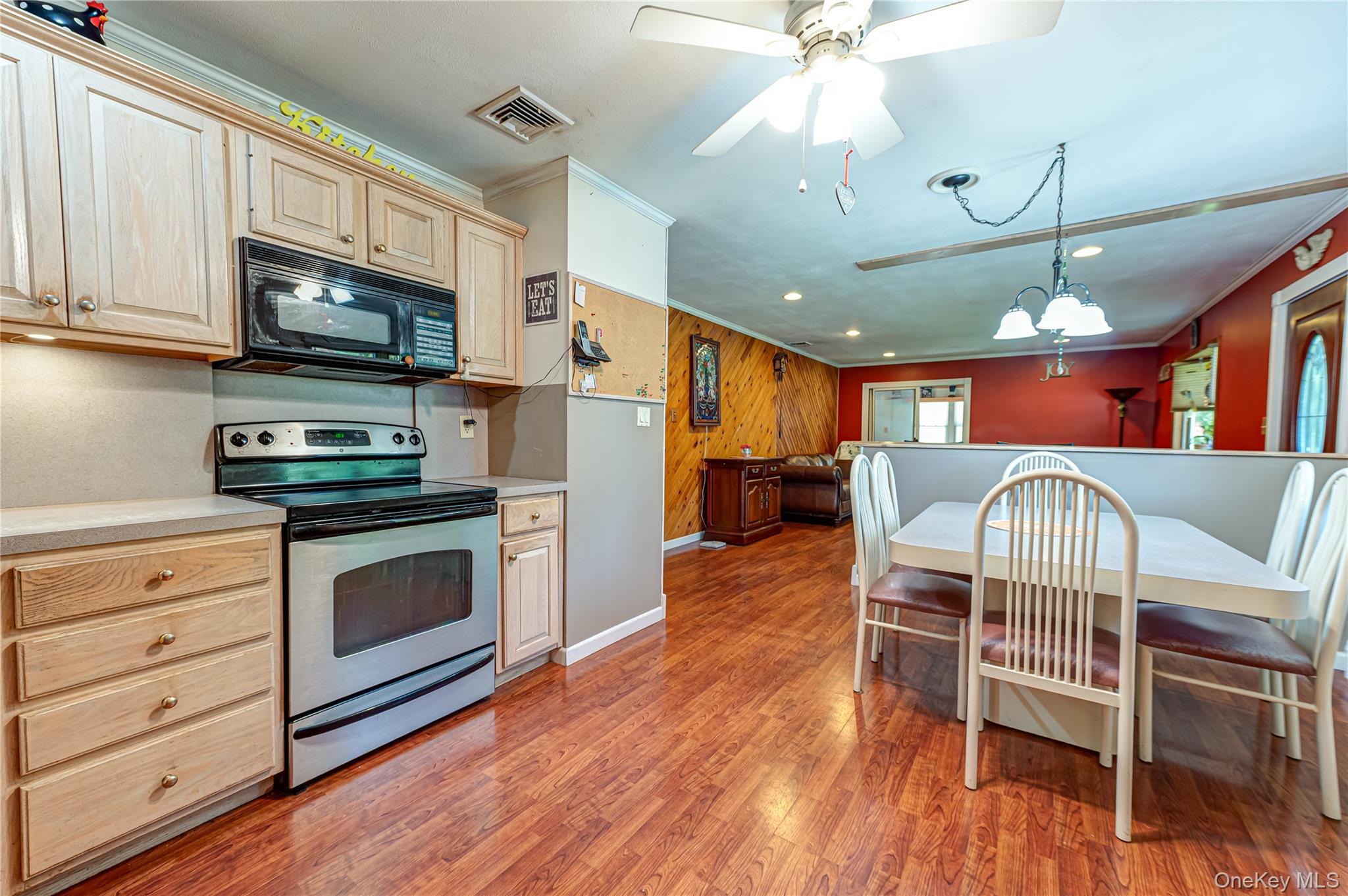 Single Family Vine Street  Suffolk County, NY 11720, MLS-1006863-3