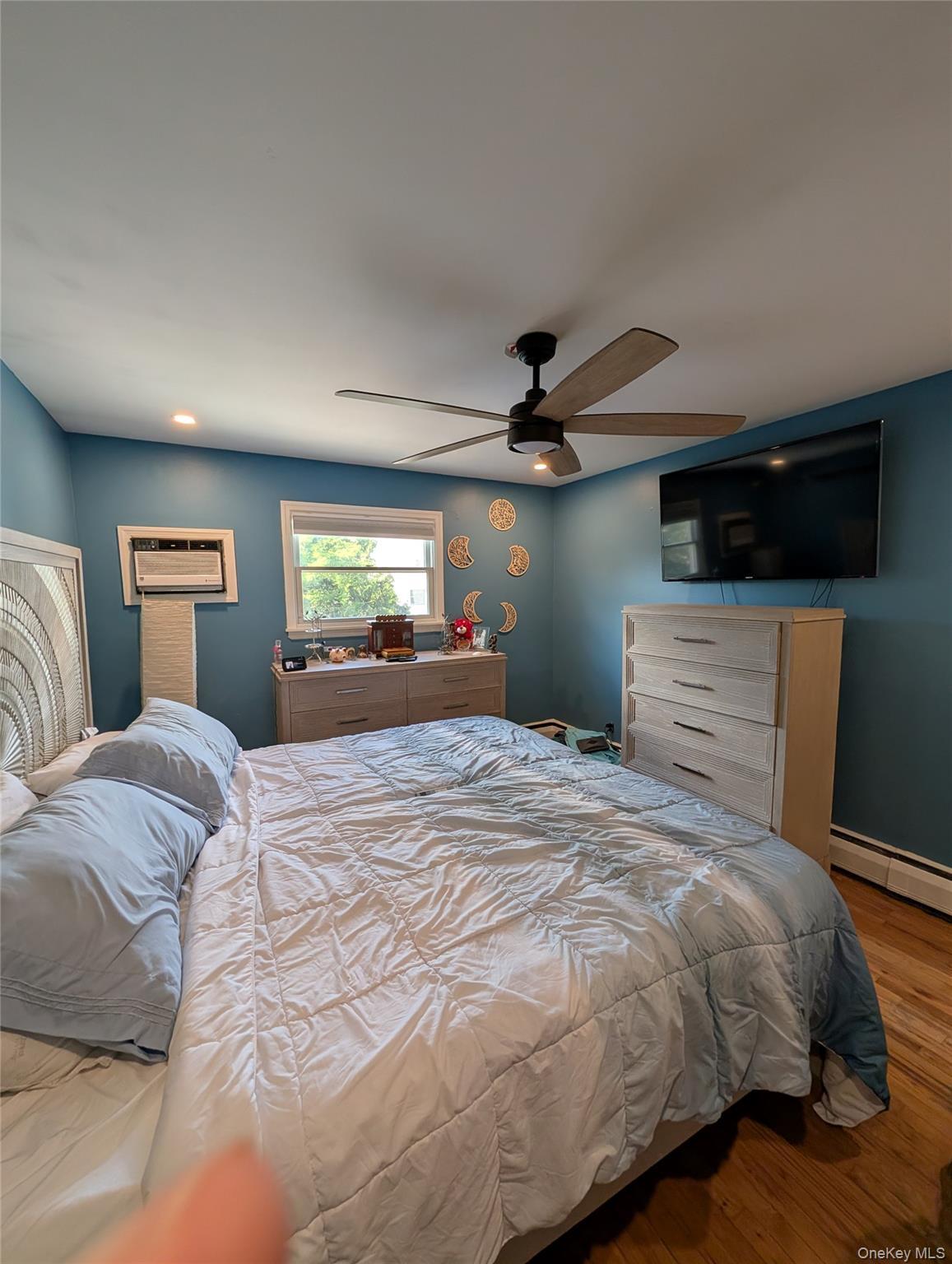 Single Family E Jackson Avenue E Suffolk County, NY 11702, MLS-1006864-13