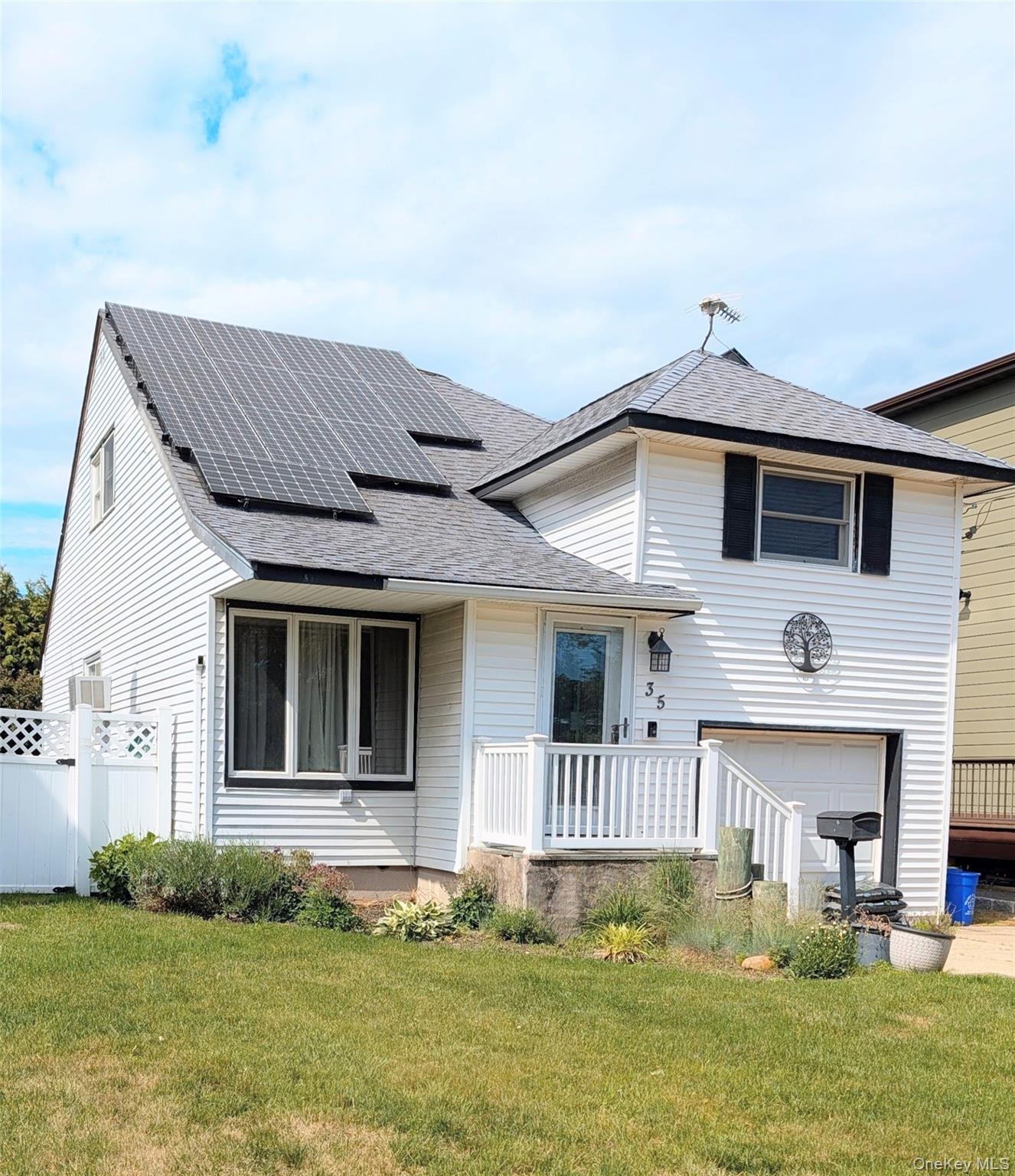 Single Family E Jackson Avenue E Suffolk County, NY 11702, MLS-1006864-2