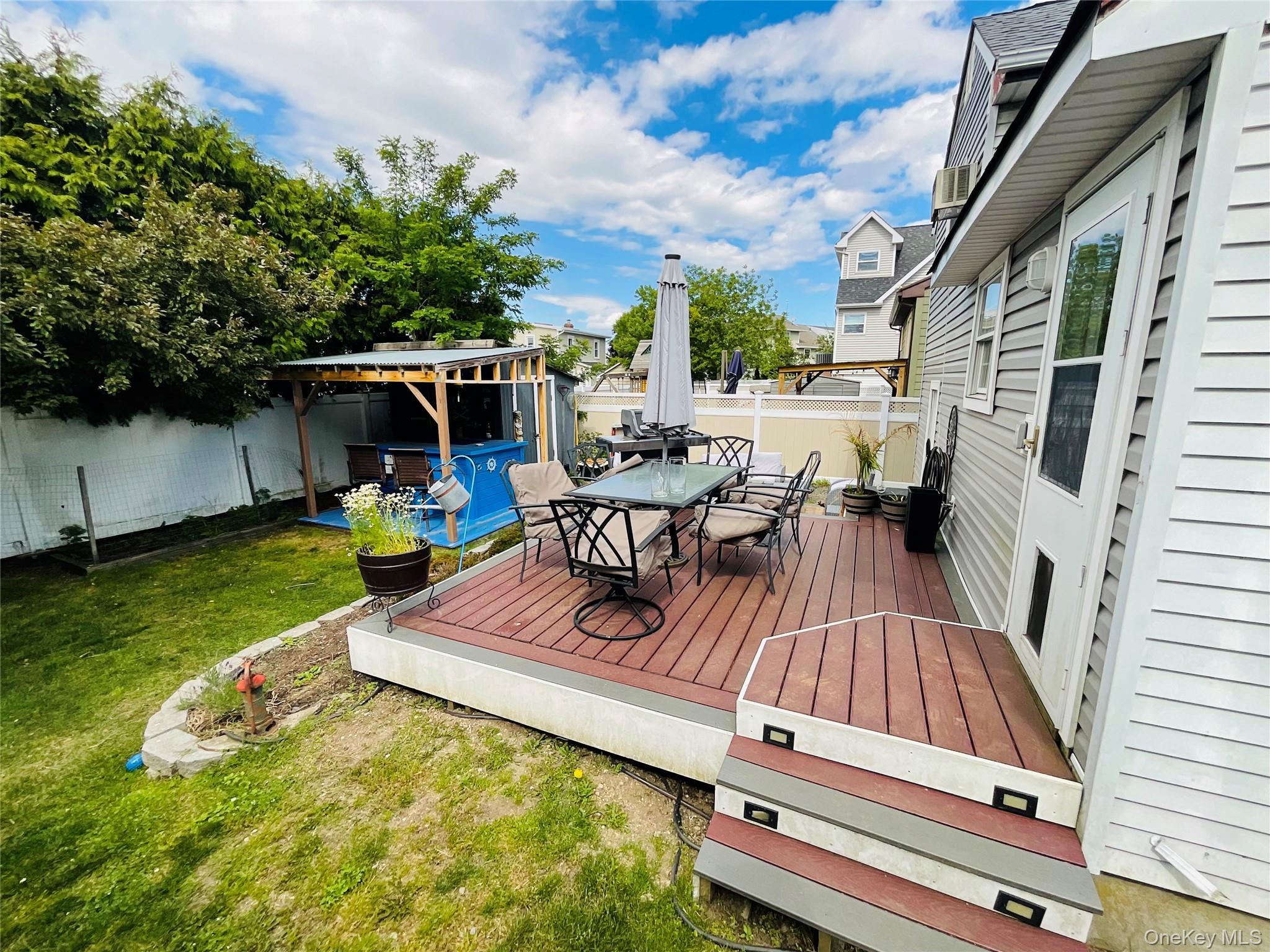 Single Family E Jackson Avenue E Suffolk County, NY 11702, MLS-1006864-24