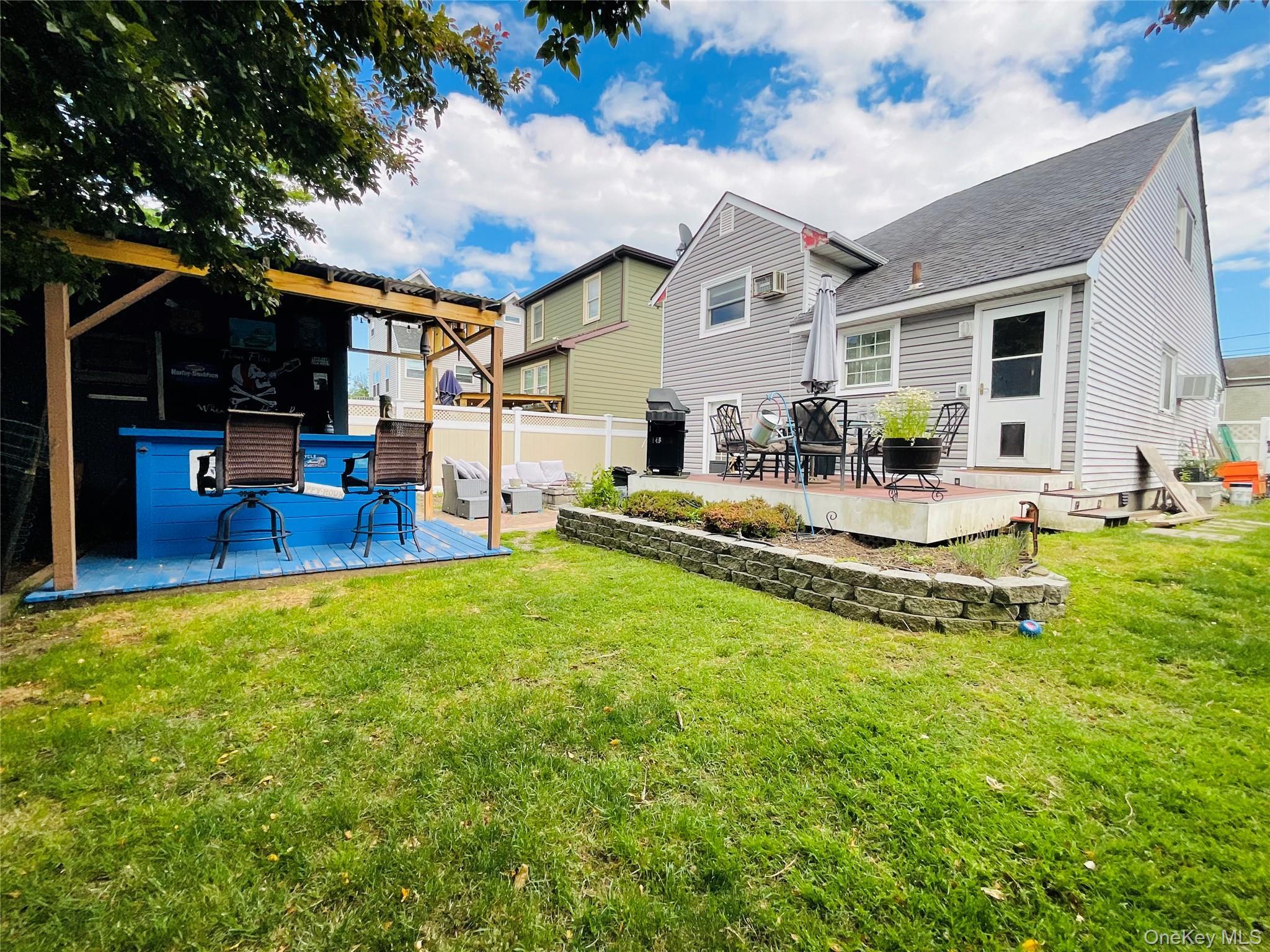 Single Family E Jackson Avenue E Suffolk County, NY 11702, MLS-1006864-26
