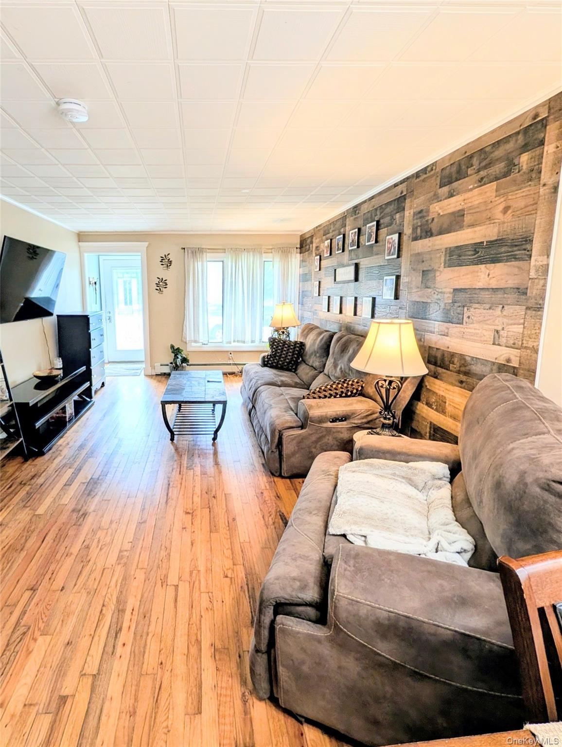 Single Family E Jackson Avenue E Suffolk County, NY 11702, MLS-1006864-7