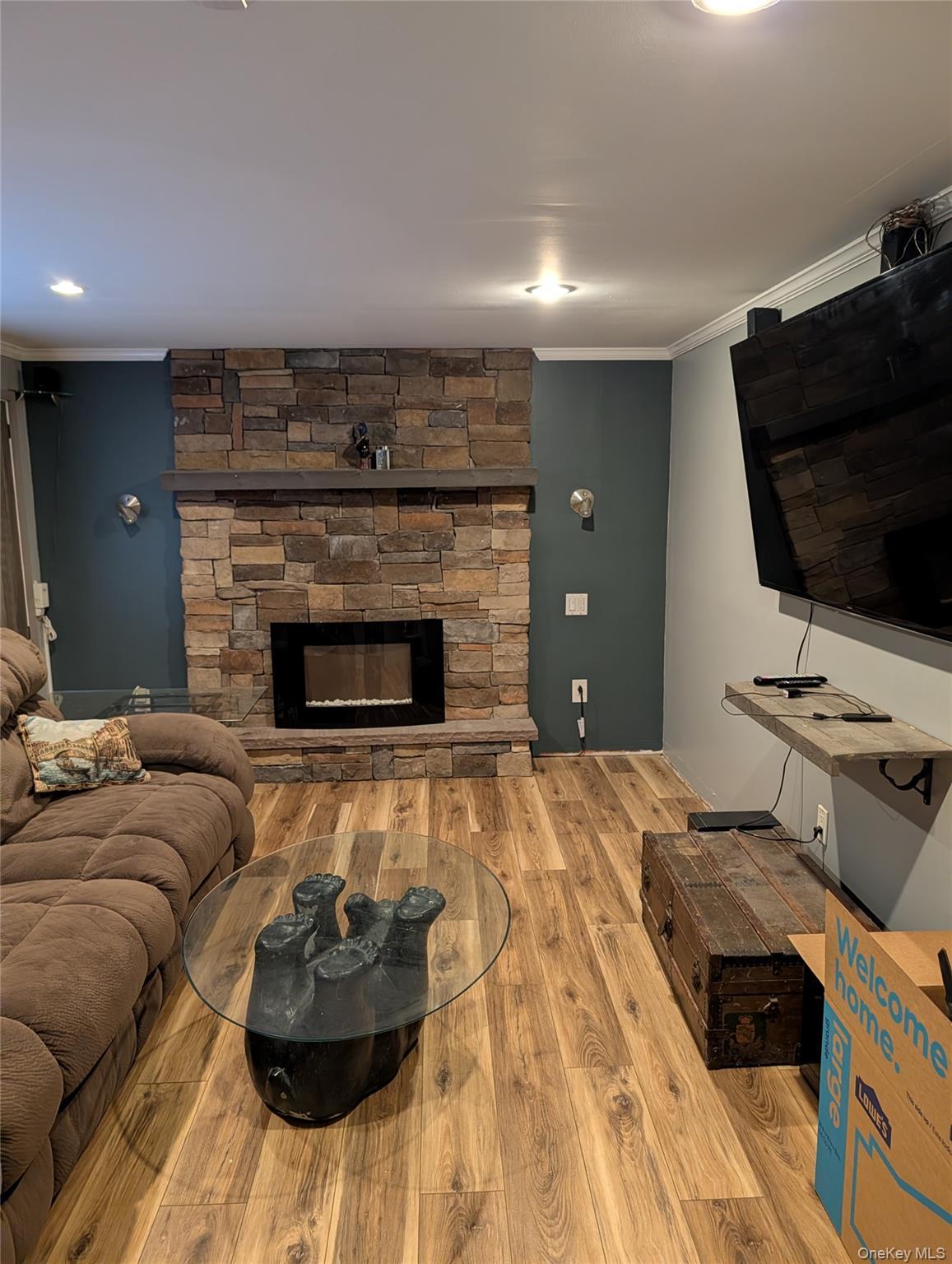 Single Family E Jackson Avenue E Suffolk County, NY 11702, MLS-1006864-9