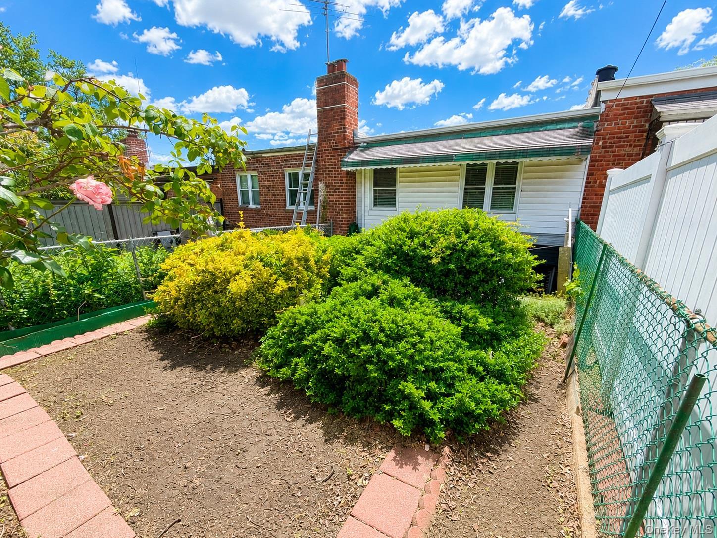 Single Family Cook  Queens, NY 11379, MLS-1006888-11