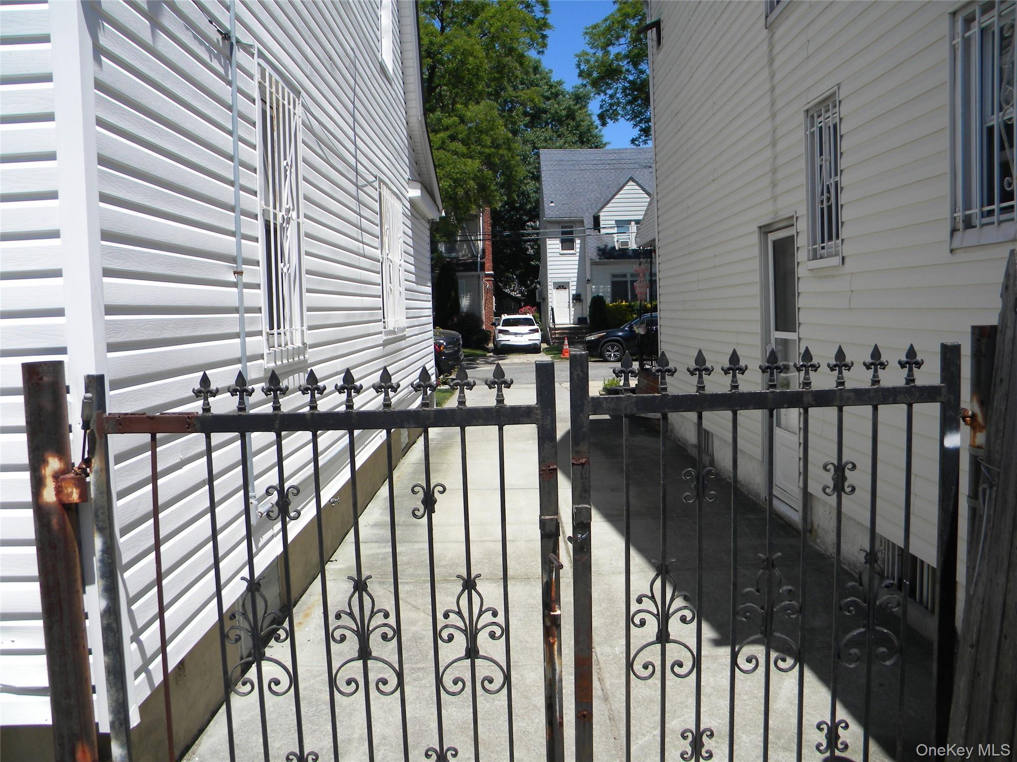 Single Family 86th Queens, NY 11426, MLS-1006898-36