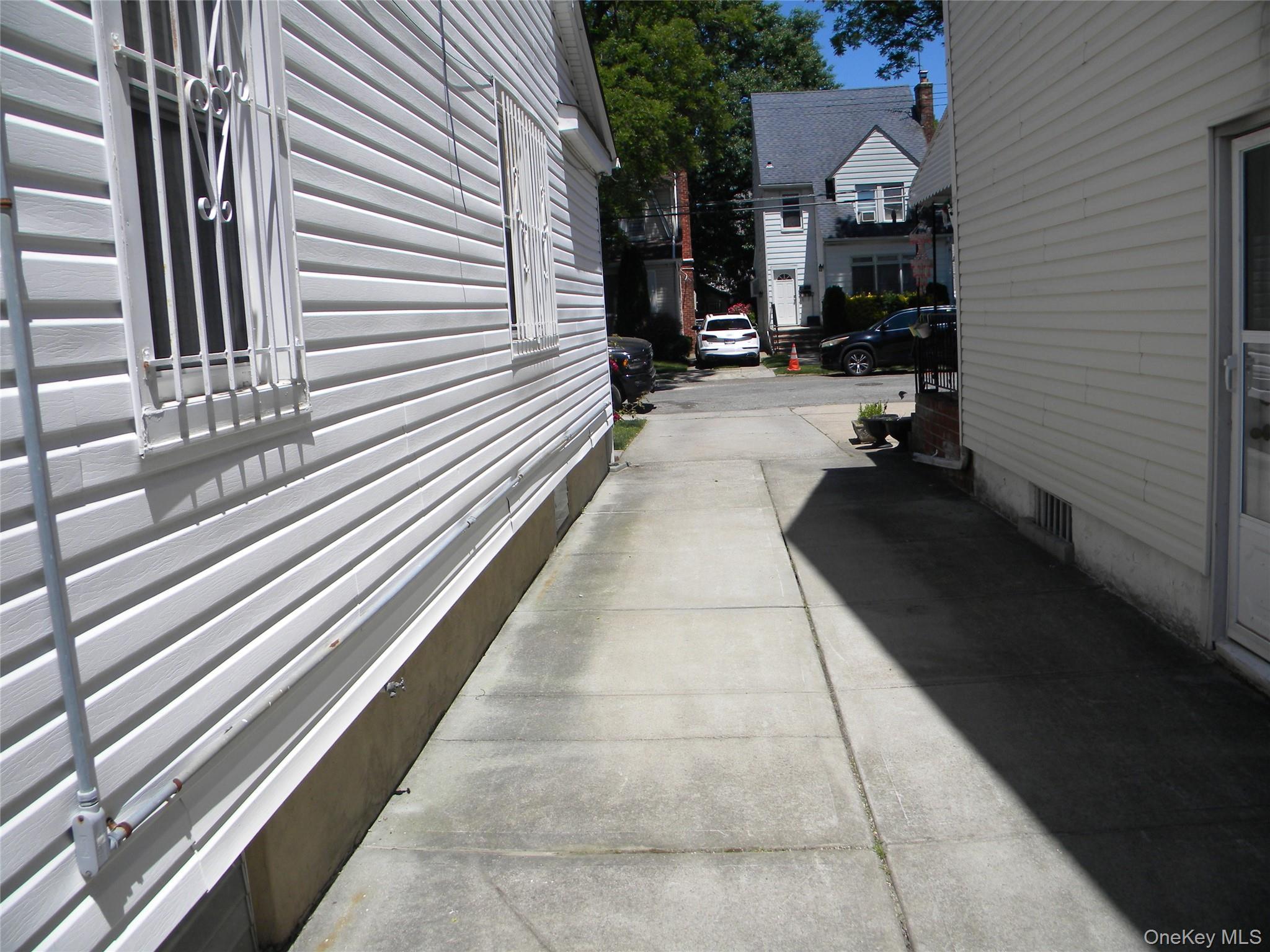 Single Family 86th Queens, NY 11426, MLS-1006898-37