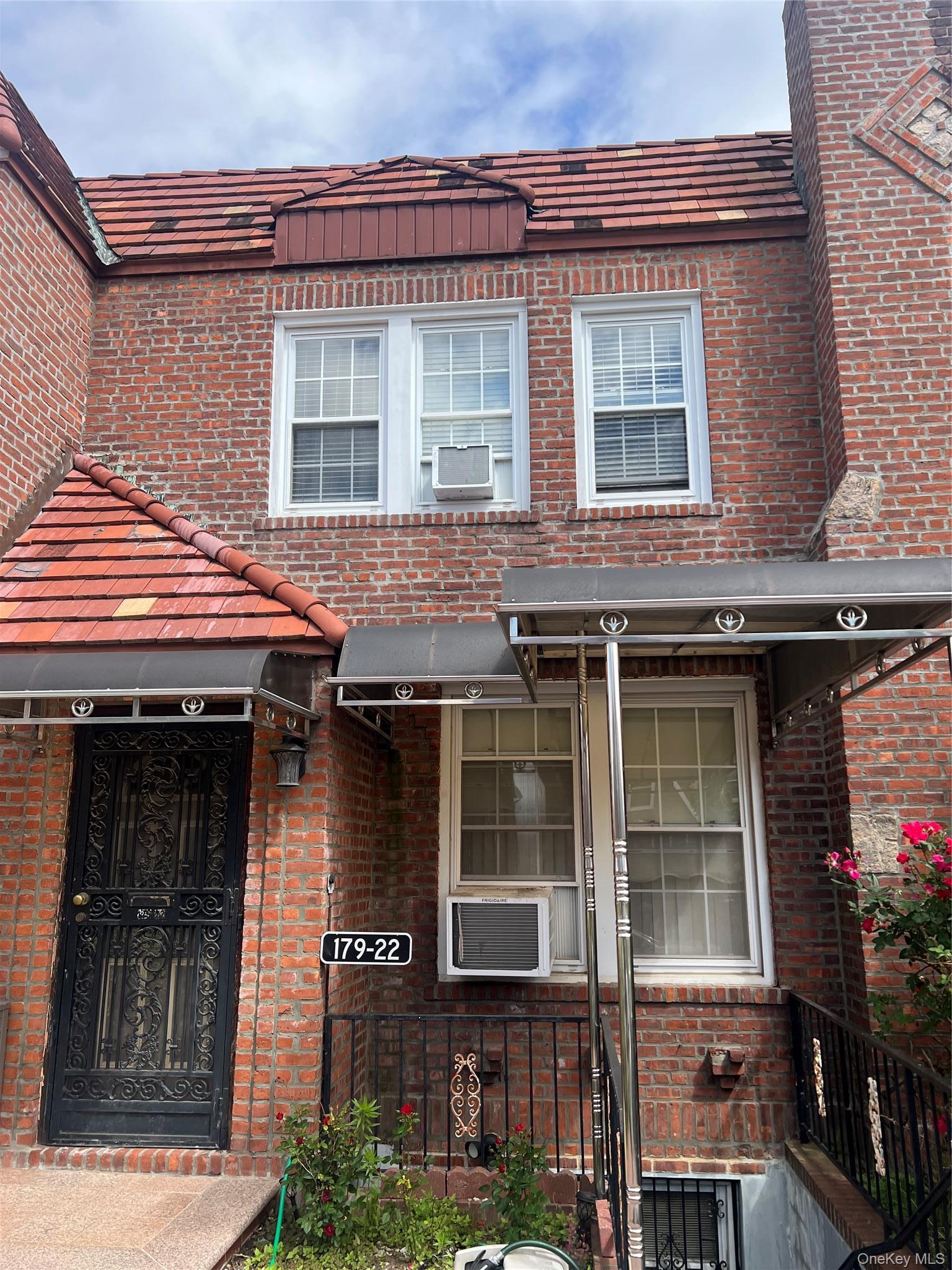 Single Family Anderson Road Queens, NY 11434, MLS-1006949-2