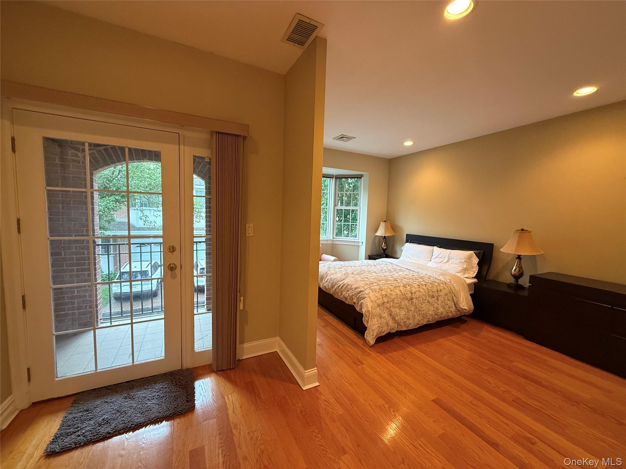 Single Family Portico Place Nassau County, NY 11021, MLS-1006972-2