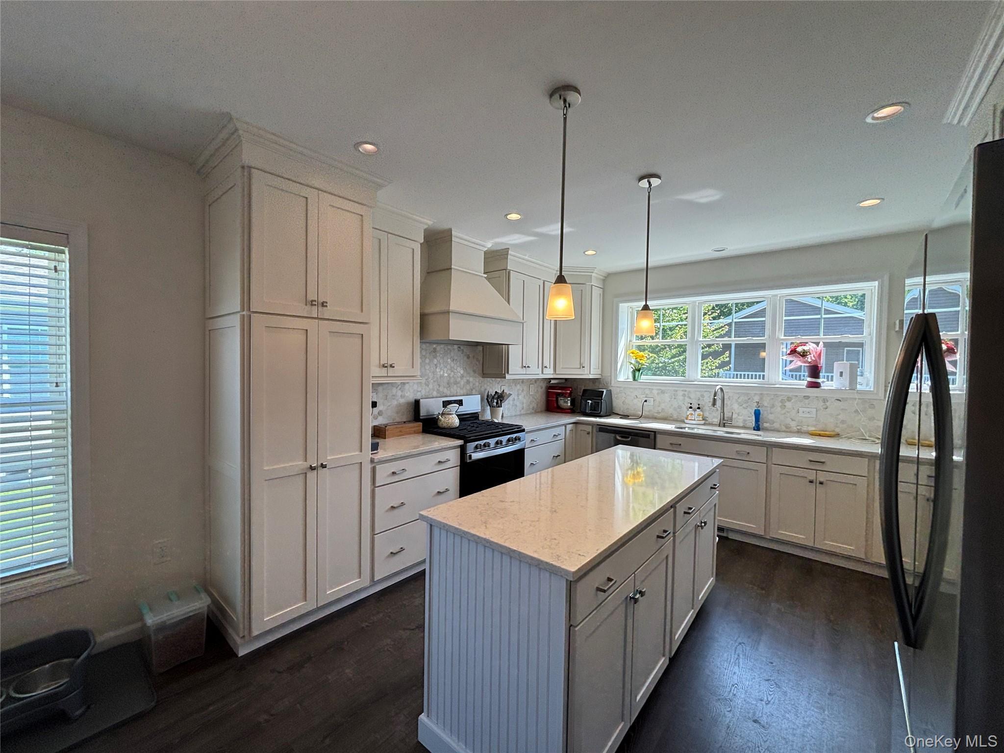 Single Family Old Country Road  Suffolk County, NY 11901, MLS-1006987-14