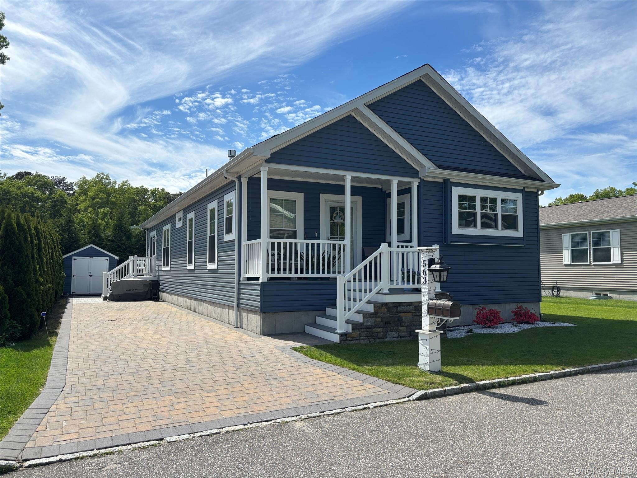 Single Family Old Country Road  Suffolk County, NY 11901, MLS-1006987-2