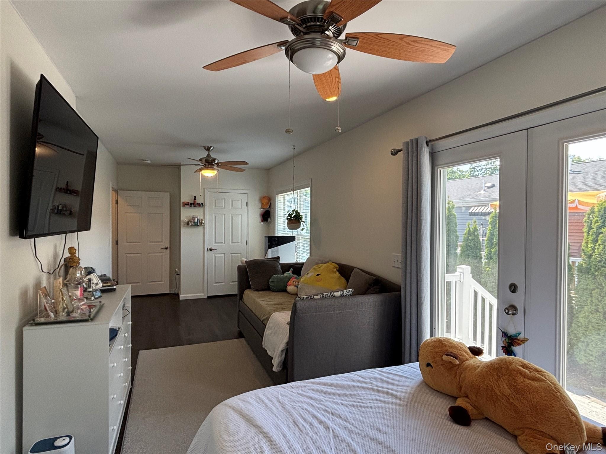 Single Family Old Country Road  Suffolk County, NY 11901, MLS-1006987-22