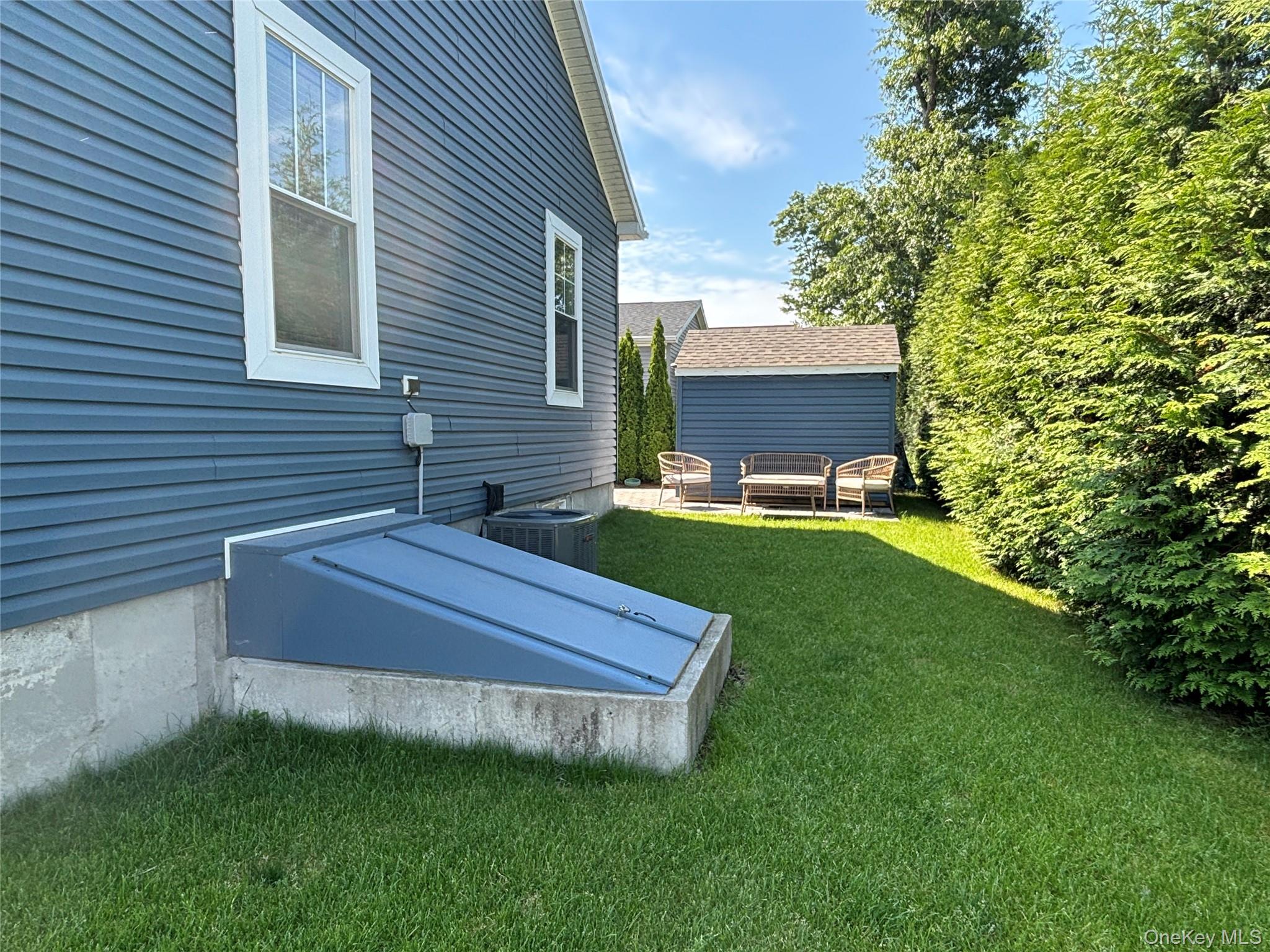 Single Family Old Country Road  Suffolk County, NY 11901, MLS-1006987-36