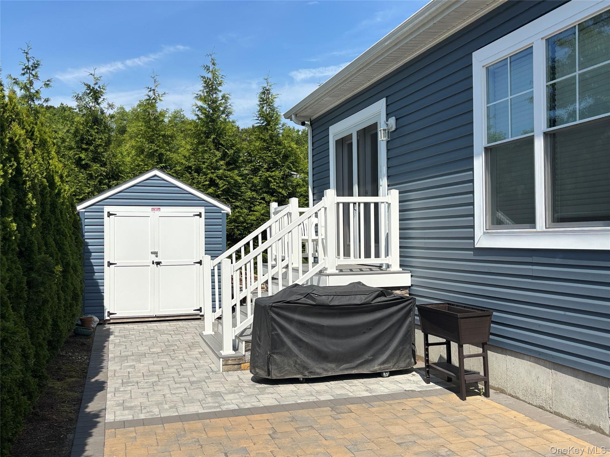 Single Family Old Country Road  Suffolk County, NY 11901, MLS-1006987-4