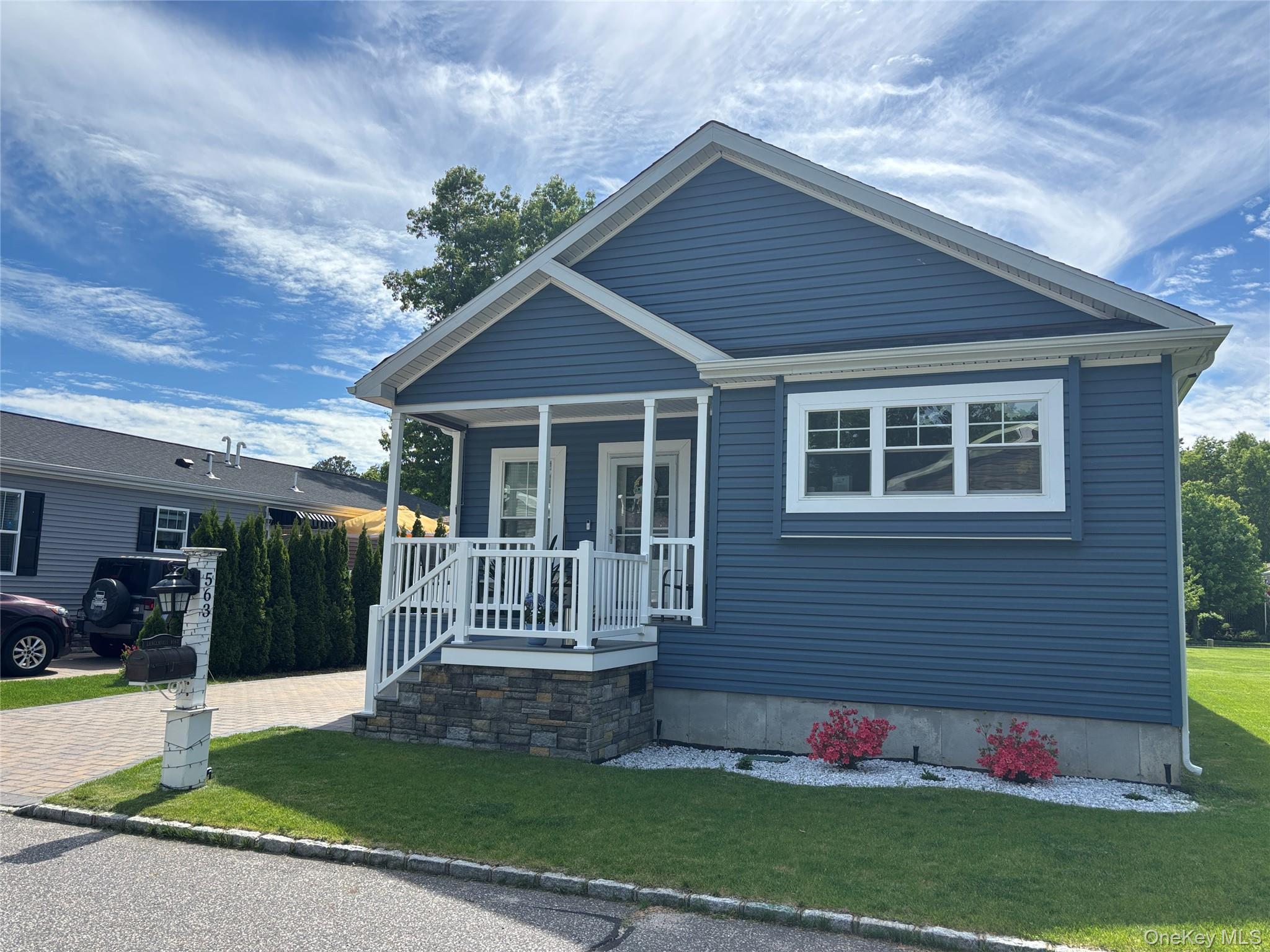 Single Family Old Country Road  Suffolk County, NY 11901, MLS-1006987-41