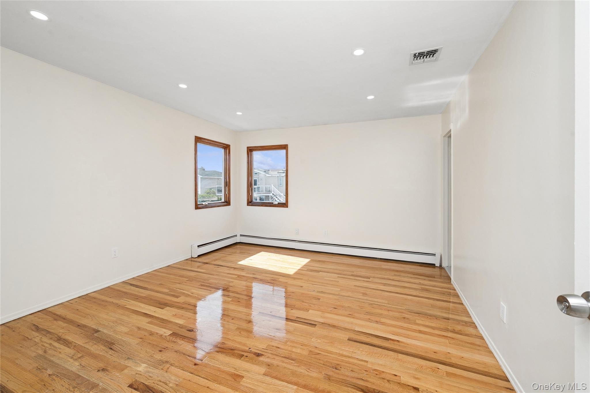 Single Family Riverside Drive Nassau County, NY 11793, MLS-1007174-16