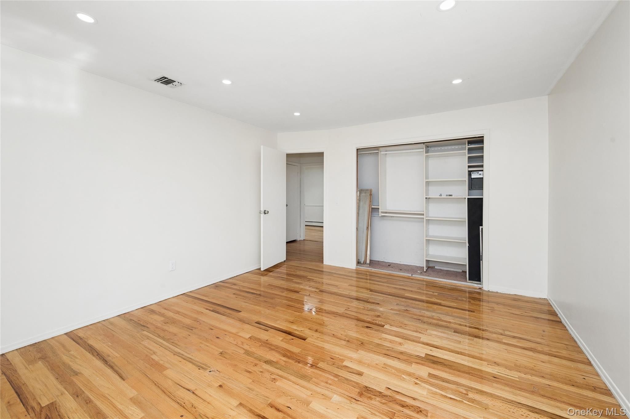 Single Family Riverside Drive Nassau County, NY 11793, MLS-1007174-17