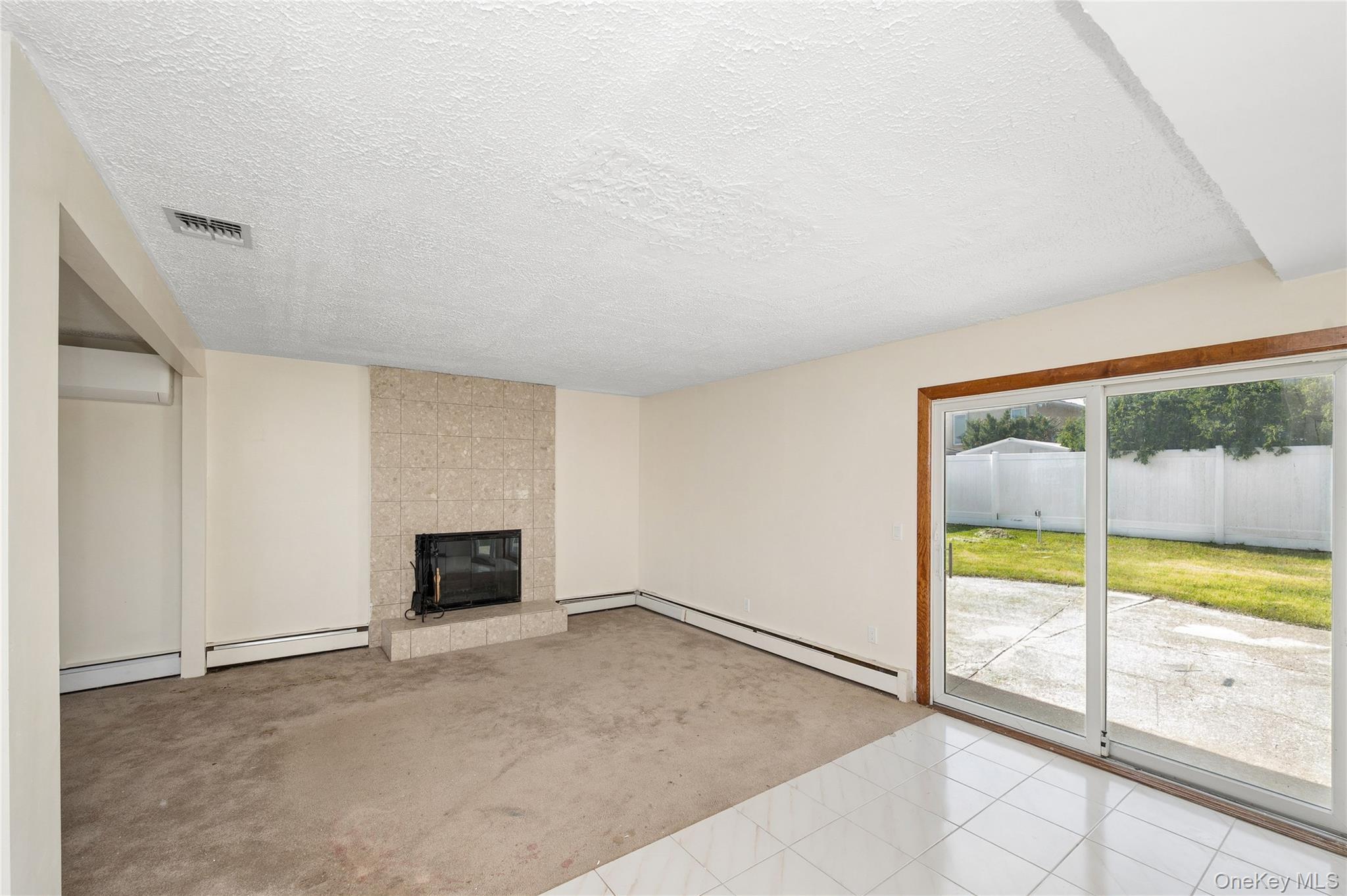 Single Family Riverside Drive Nassau County, NY 11793, MLS-1007174-18