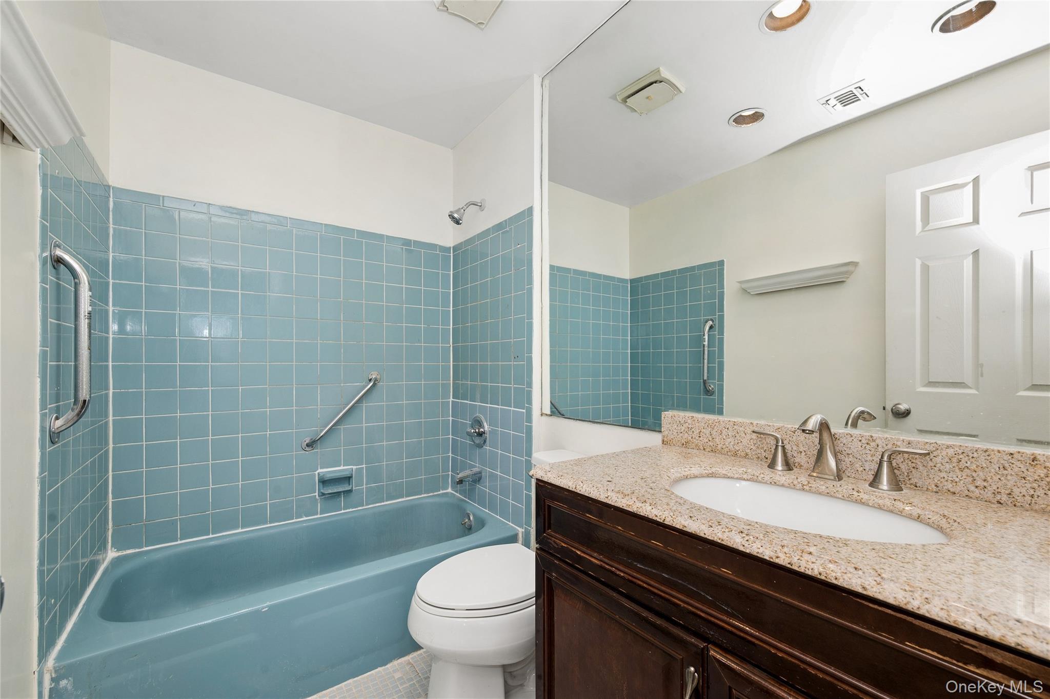 Single Family Riverside Drive  Nassau County, NY 11793, MLS-1007174-20