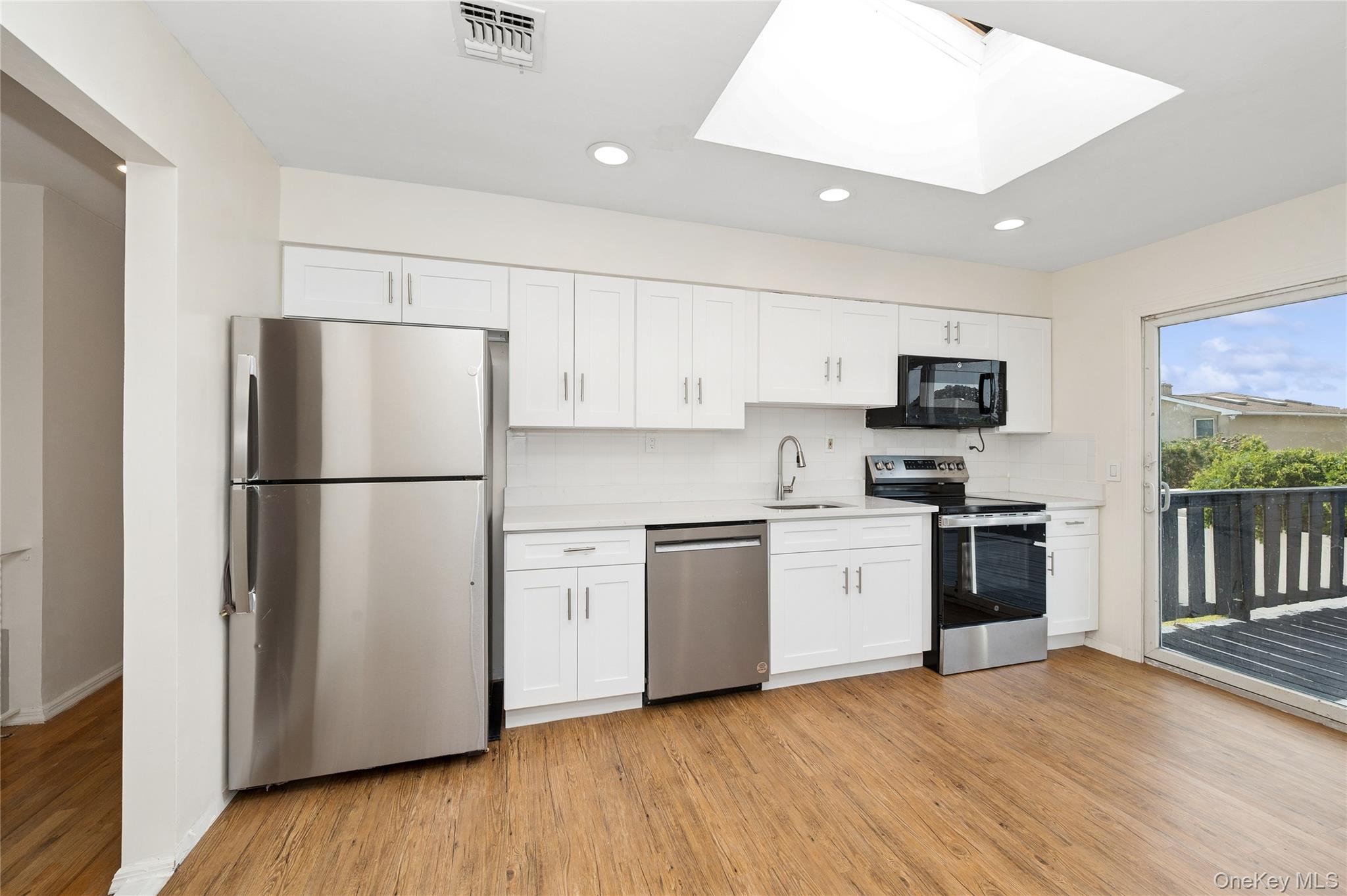 Single Family Riverside Drive Nassau County, NY 11793, MLS-1007174-8