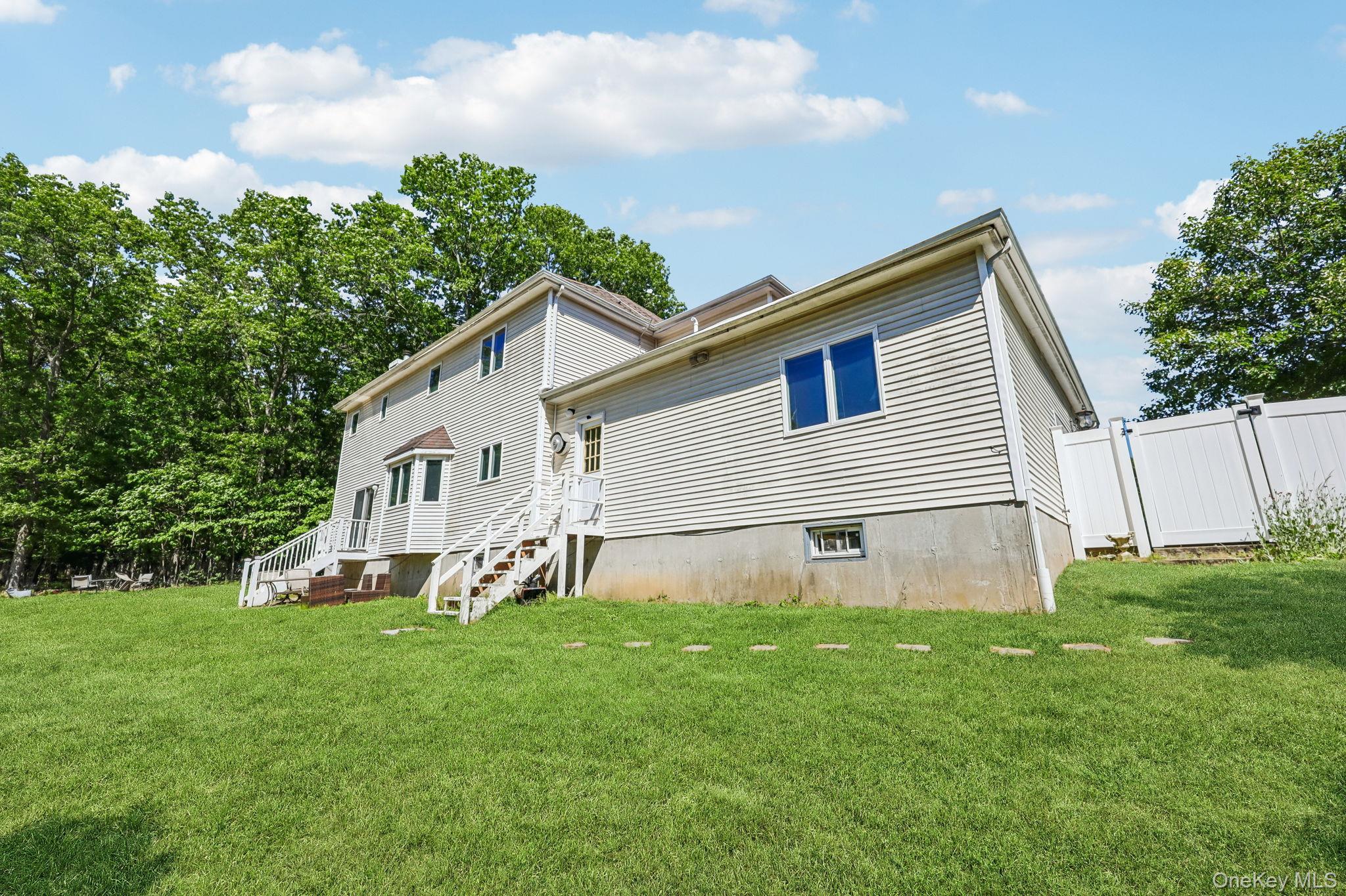 Single Family Penn Court Suffolk County, NY 11733, MLS-1007197-26