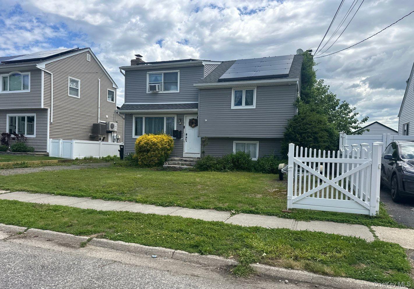 Single Family East Drive Suffolk County, NY 11726, MLS-1007222-2