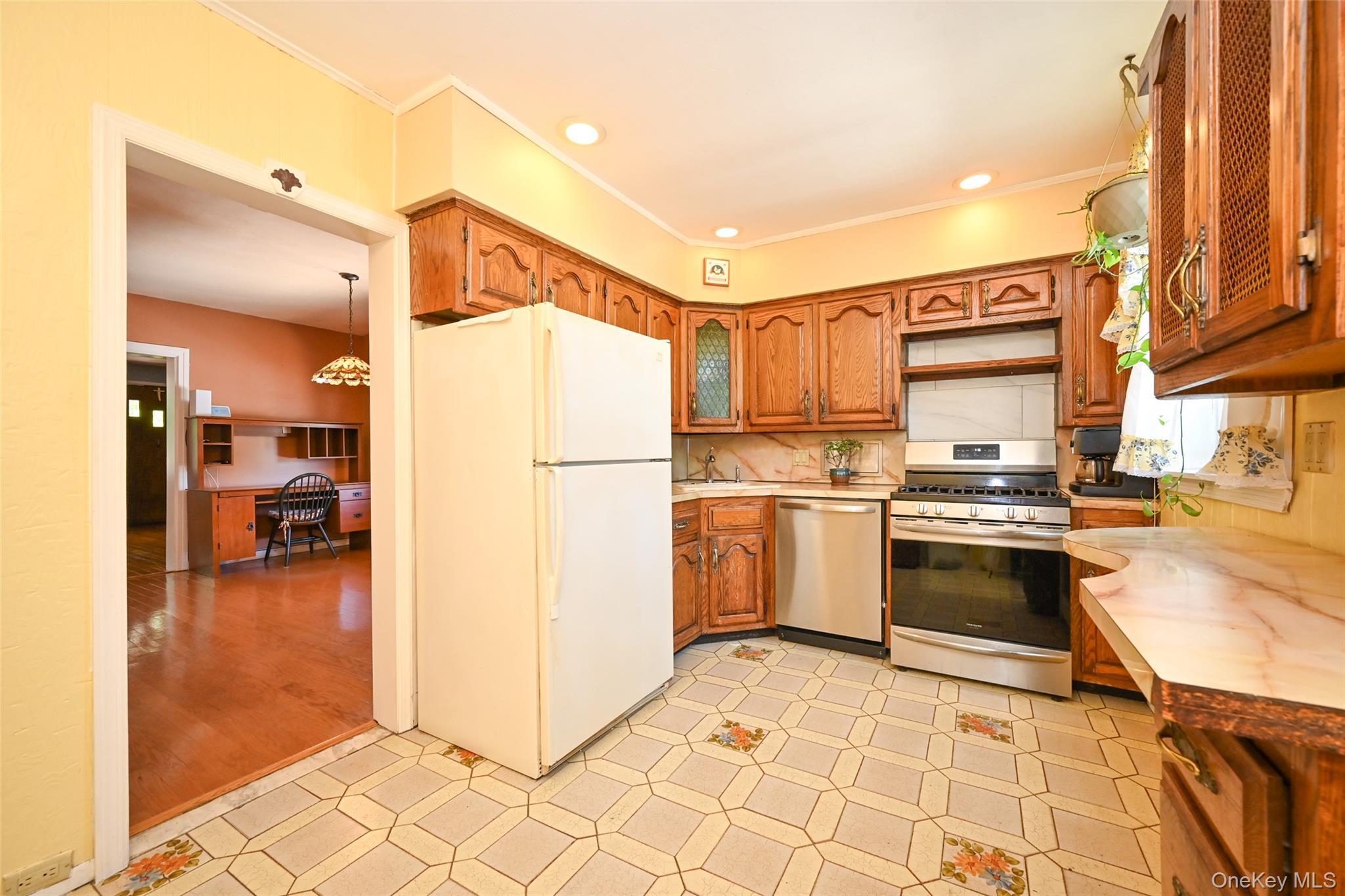 Single Family 73rd Queens, NY 11379, MLS-1007253-10