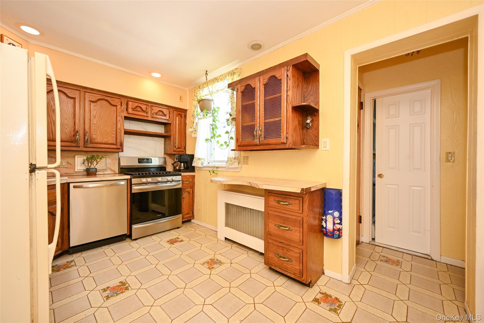Single Family 73rd Queens, NY 11379, MLS-1007253-9