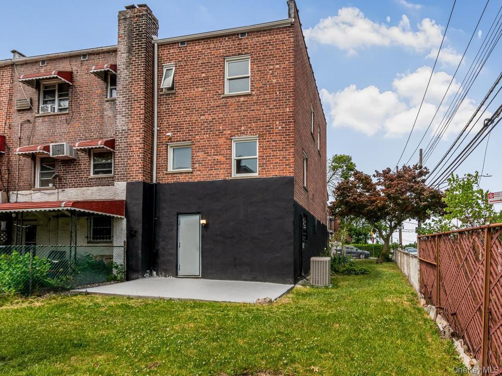 Single Family 219th  Bronx, NY 10469, MLS-1007312-34