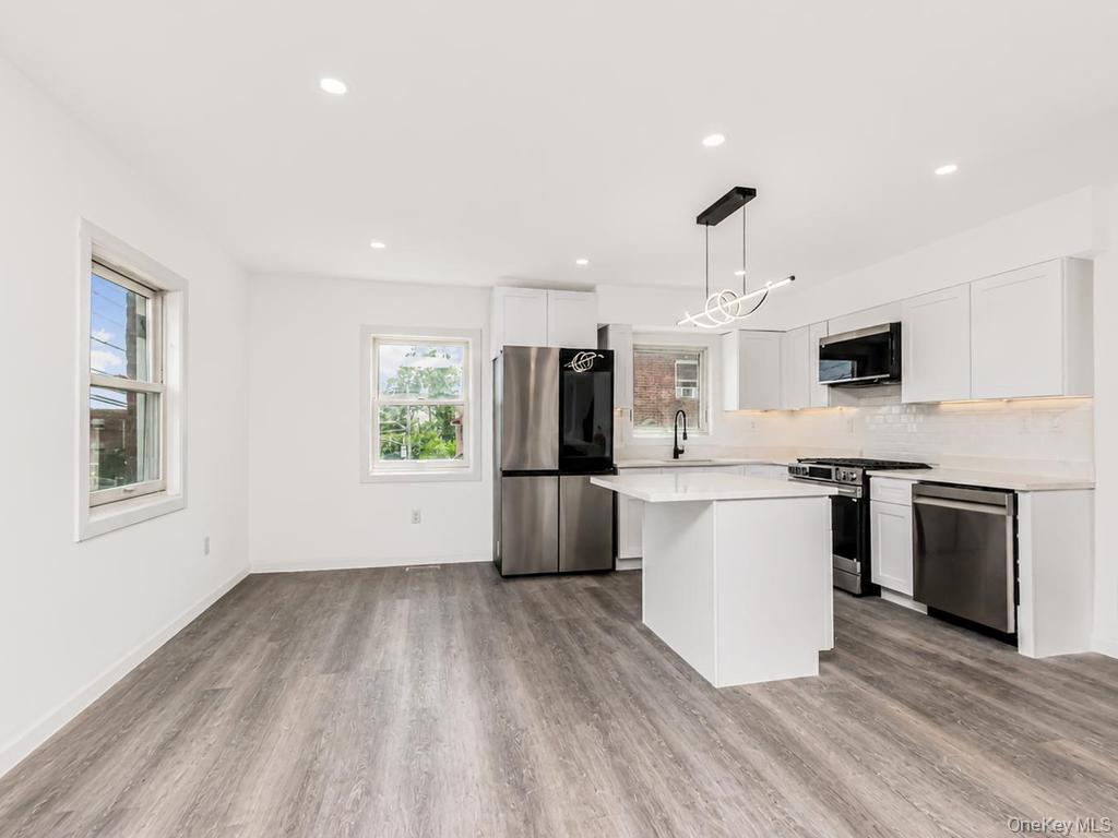 Single Family 219th  Bronx, NY 10469, MLS-1007312-6